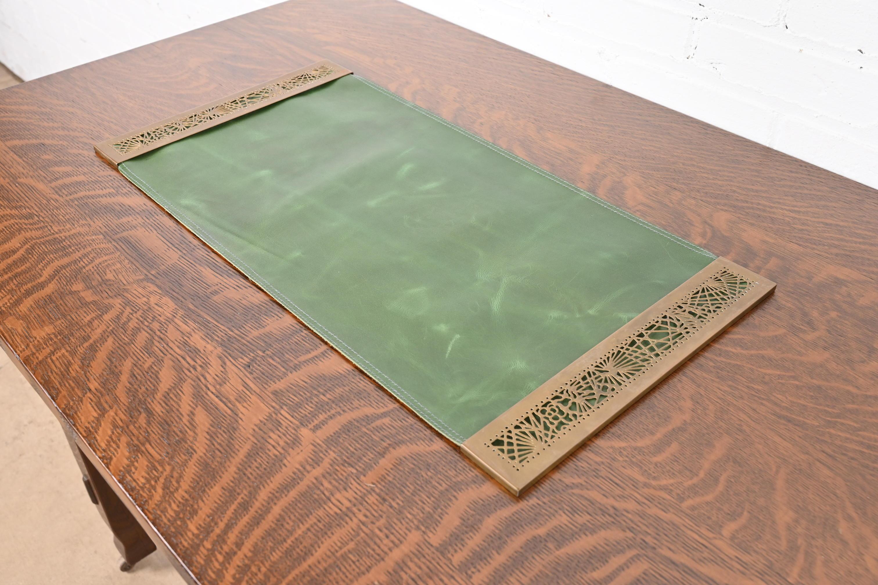 Americano Tiffany Studios New York Pine Needle Bronze Blotter Ends con Desk Pad in Pelle in vendita