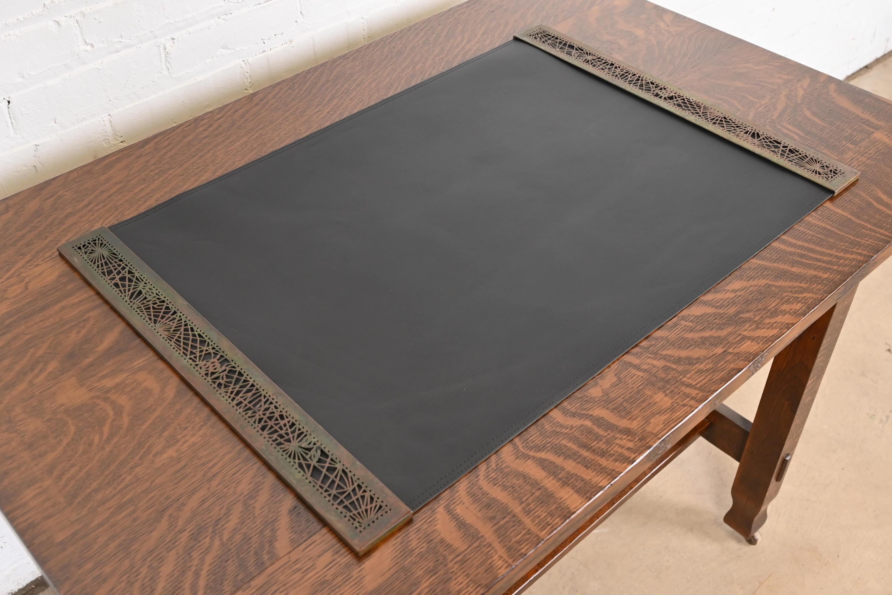 Tiffany Studios New York Pine Needle Bronze Blotter Ends With Leather Desk Pad In Good Condition For Sale In South Bend, IN