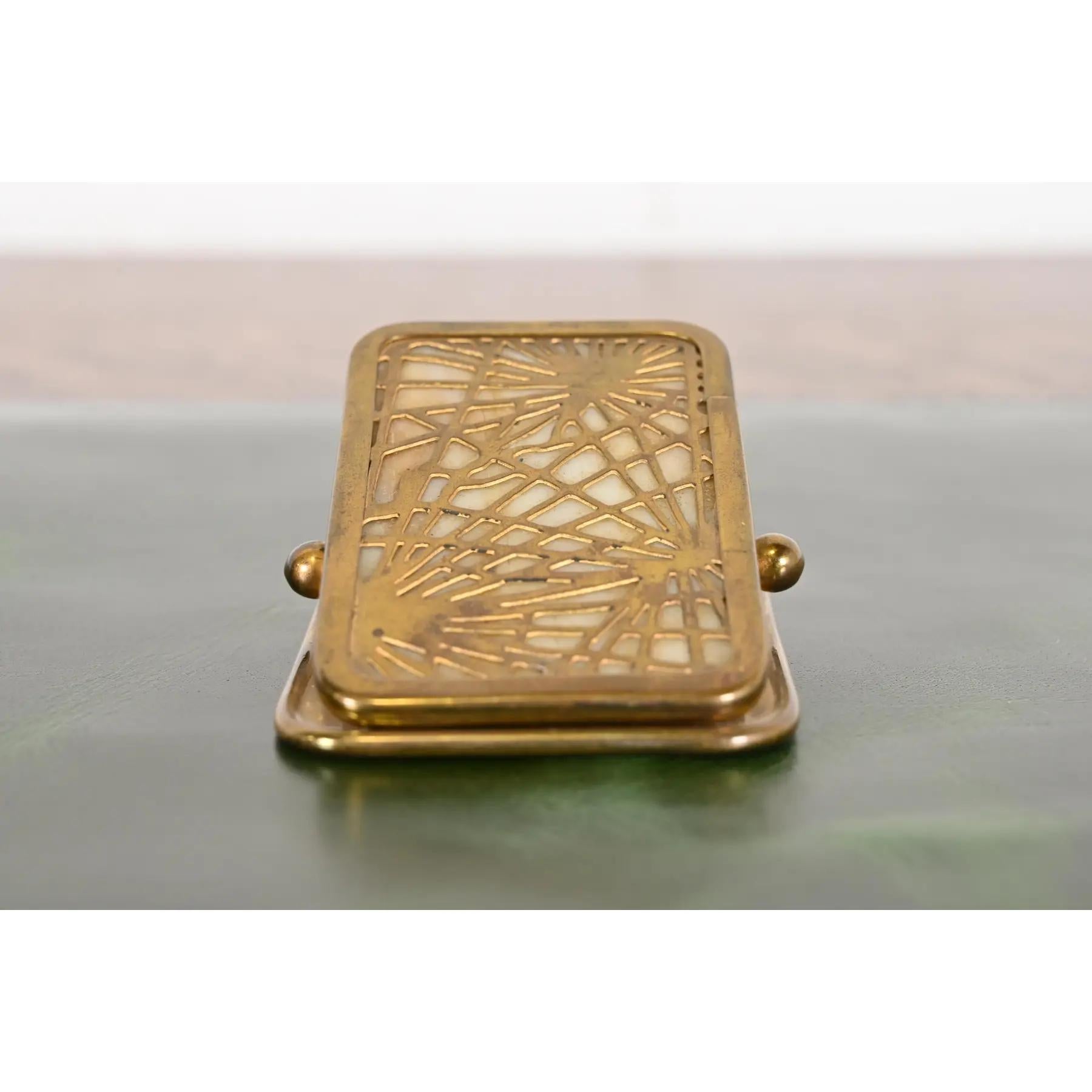 Tiffany Studios New York Piniennadel Bronze Doré und Schlacke Glas Acht Stück Schreibtisch im Angebot 5