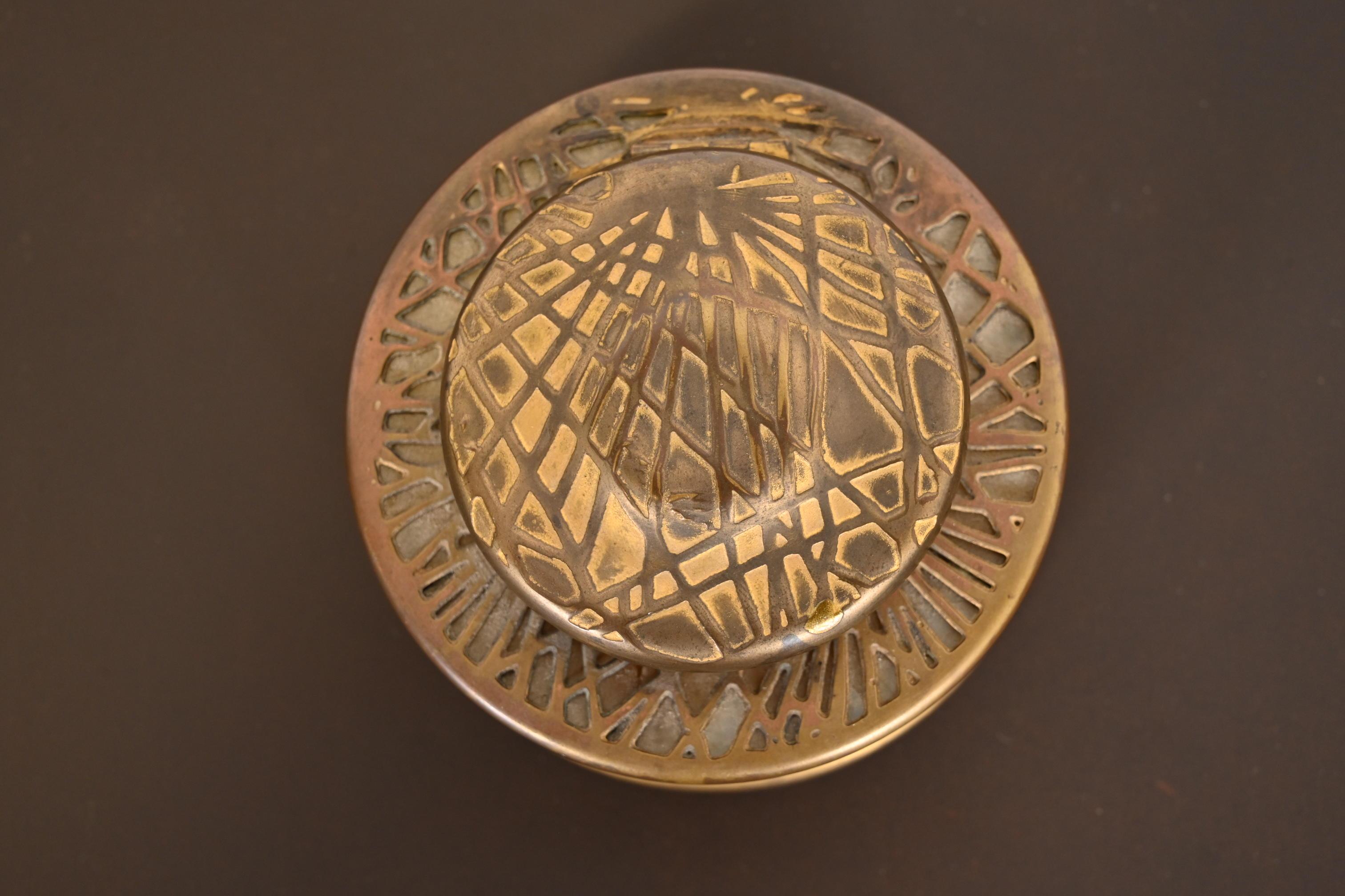 Tiffany Studios New York Kiefer Nadel Bronze Doré und Schlacke Glas Tintenfass im Zustand „Gut“ im Angebot in South Bend, IN