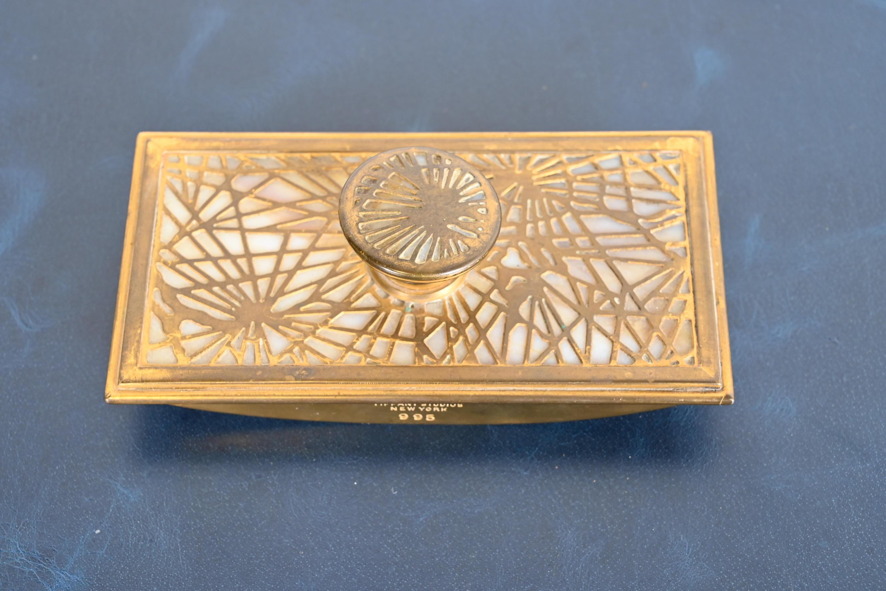Tiffany Studios New York Piniennadel Bronze Doré und Schlacke Glas Rocker Blotter2 im Zustand „Gut“ im Angebot in South Bend, IN
