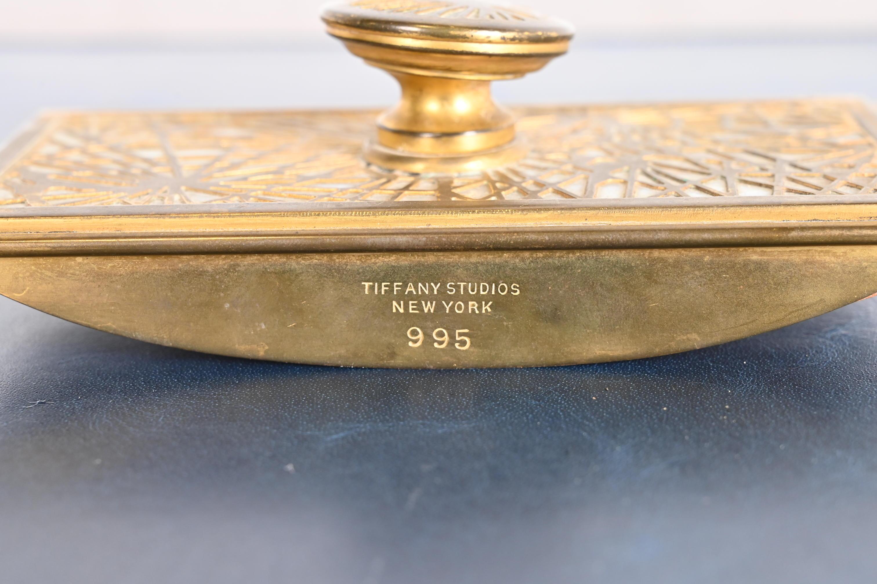 Tiffany Studios New York Piniennadel Bronze Doré und Schlacke Glas Rocker Blotter2 im Angebot 3