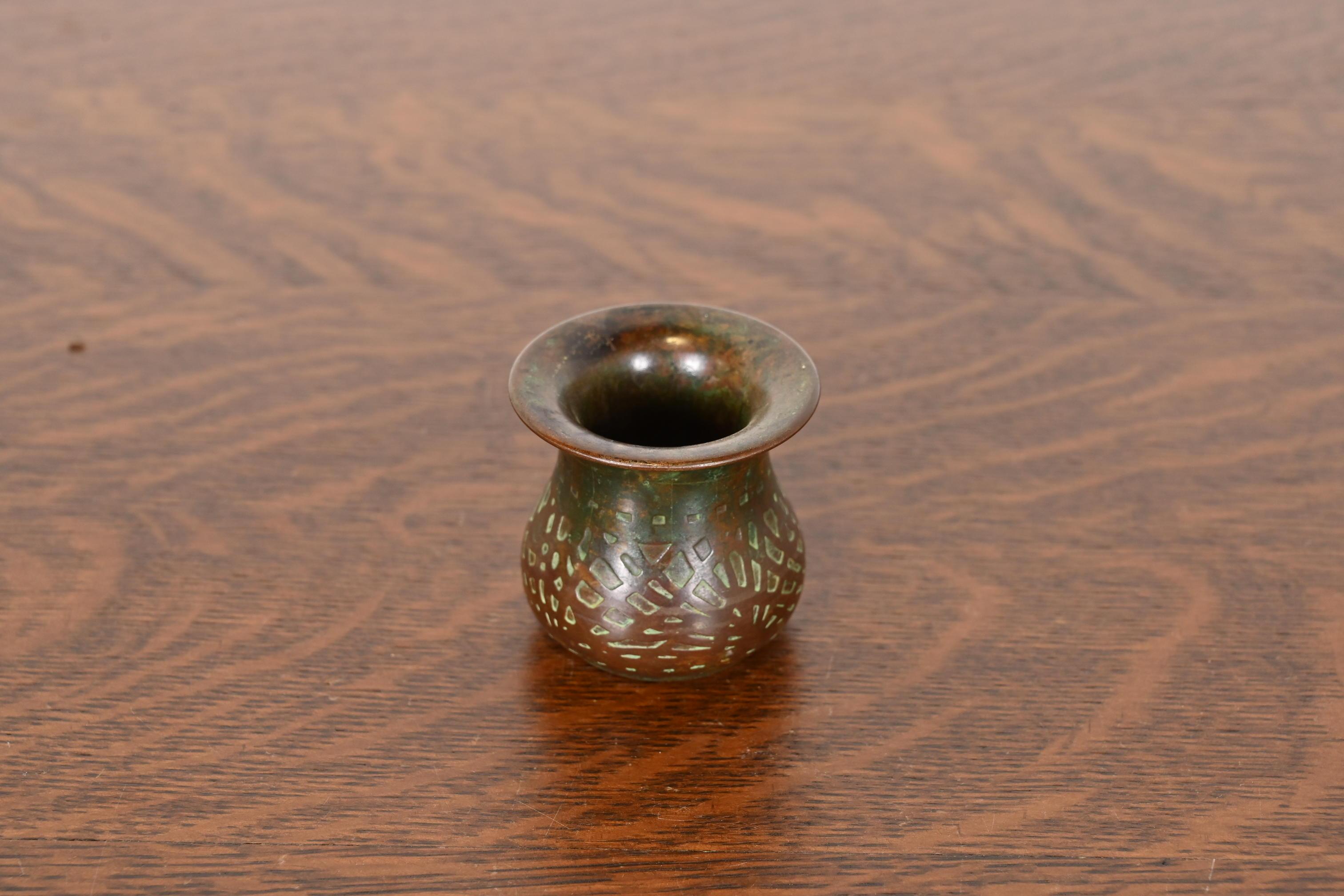 American Tiffany Studios New York Pine Needle Bronze Glue Pot or Brush Holder, Circa 1910 For Sale