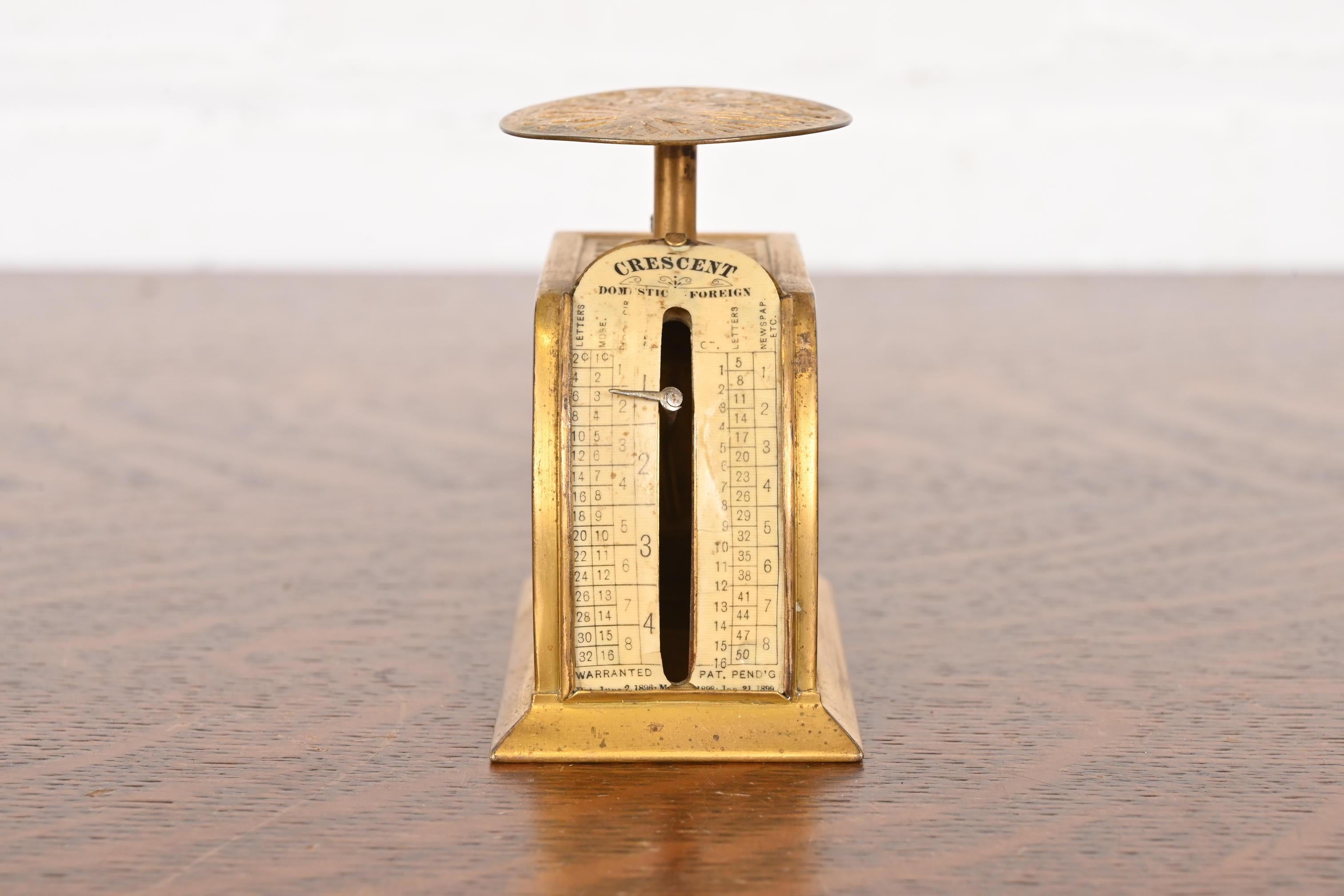 Arts and Crafts Tiffany Studios New York modello ago di pino in bronzo con scala postale Doré in vendita
