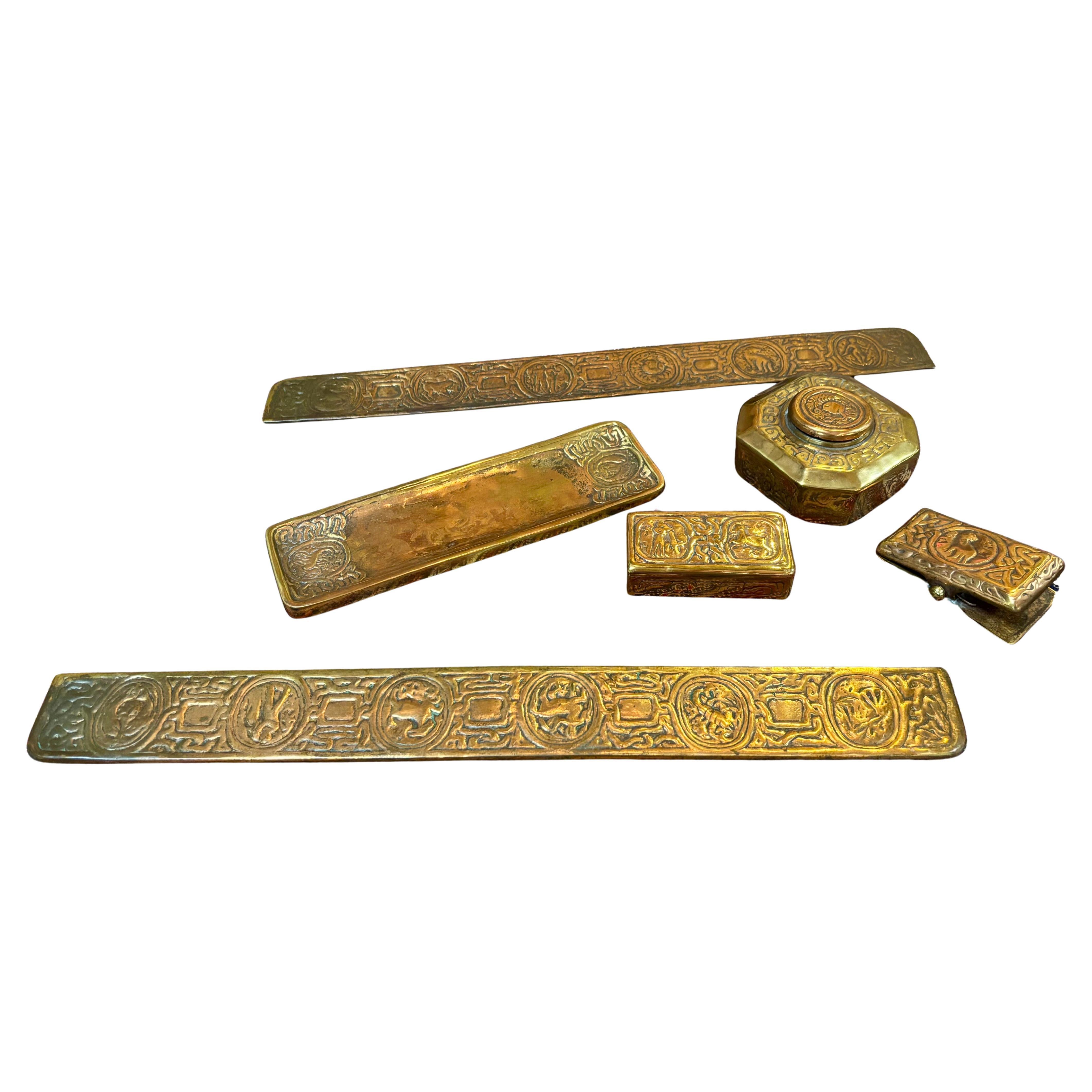 Tiffany Studios New York Sechs Pieces Messing Zodiac Desk Set, CIRCA 1890s im Angebot