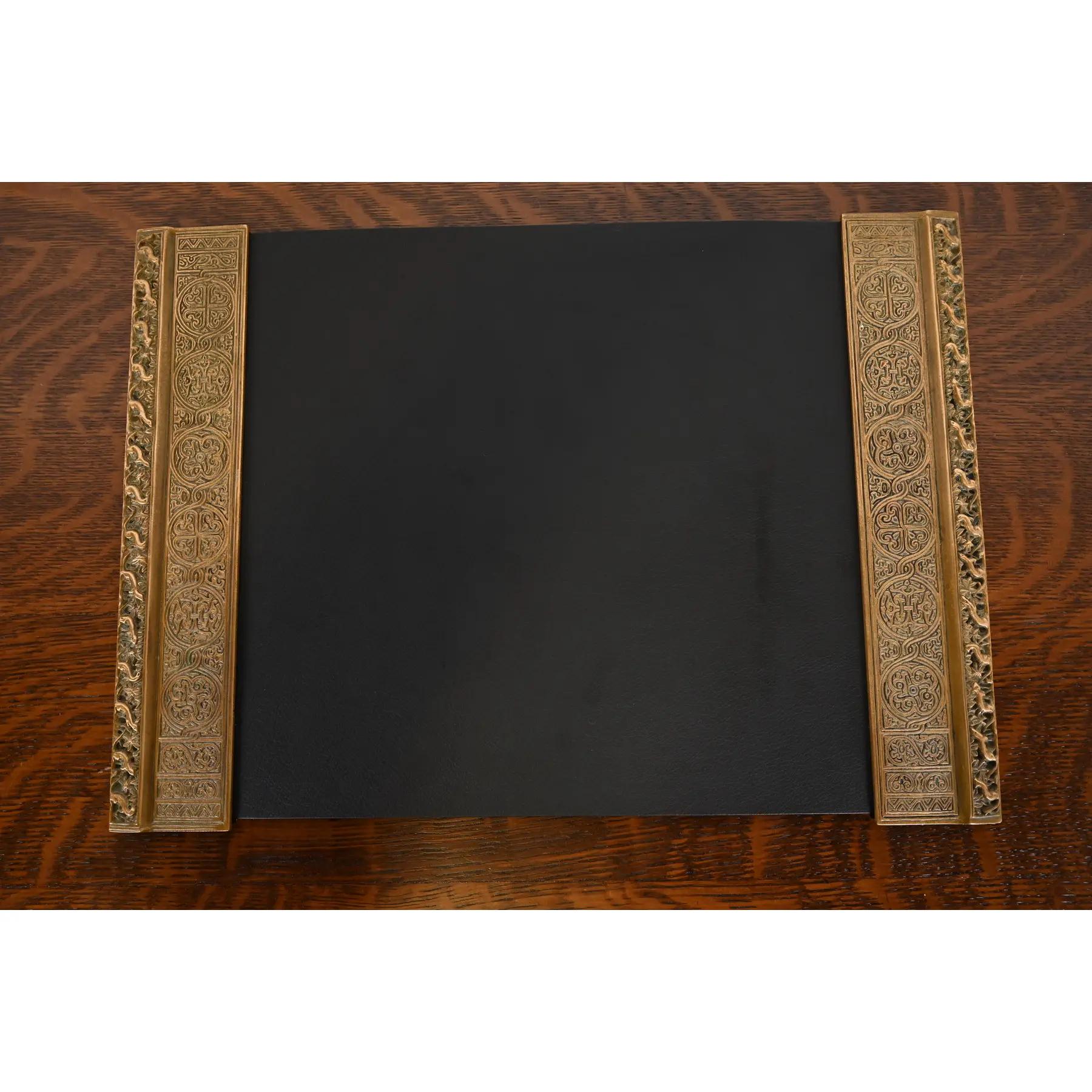 Ein wunderschönes Paar Art Deco oder Arts & Crafts Zeit vergoldete Bronze Blotter endet in der 