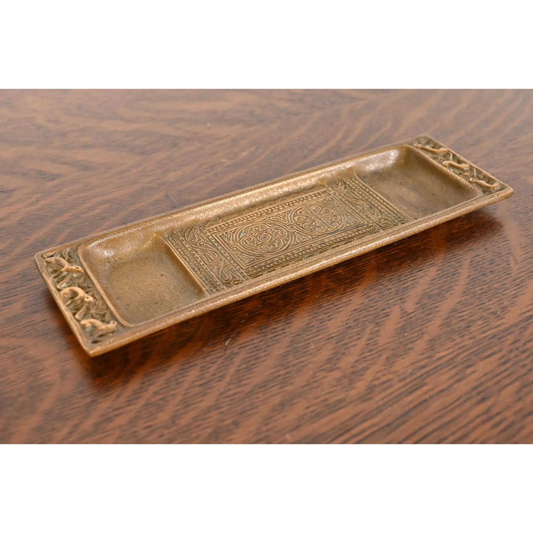 Tiffany Studios New York Venezianische Bronze Doré Stifttablett (20. Jahrhundert) im Angebot