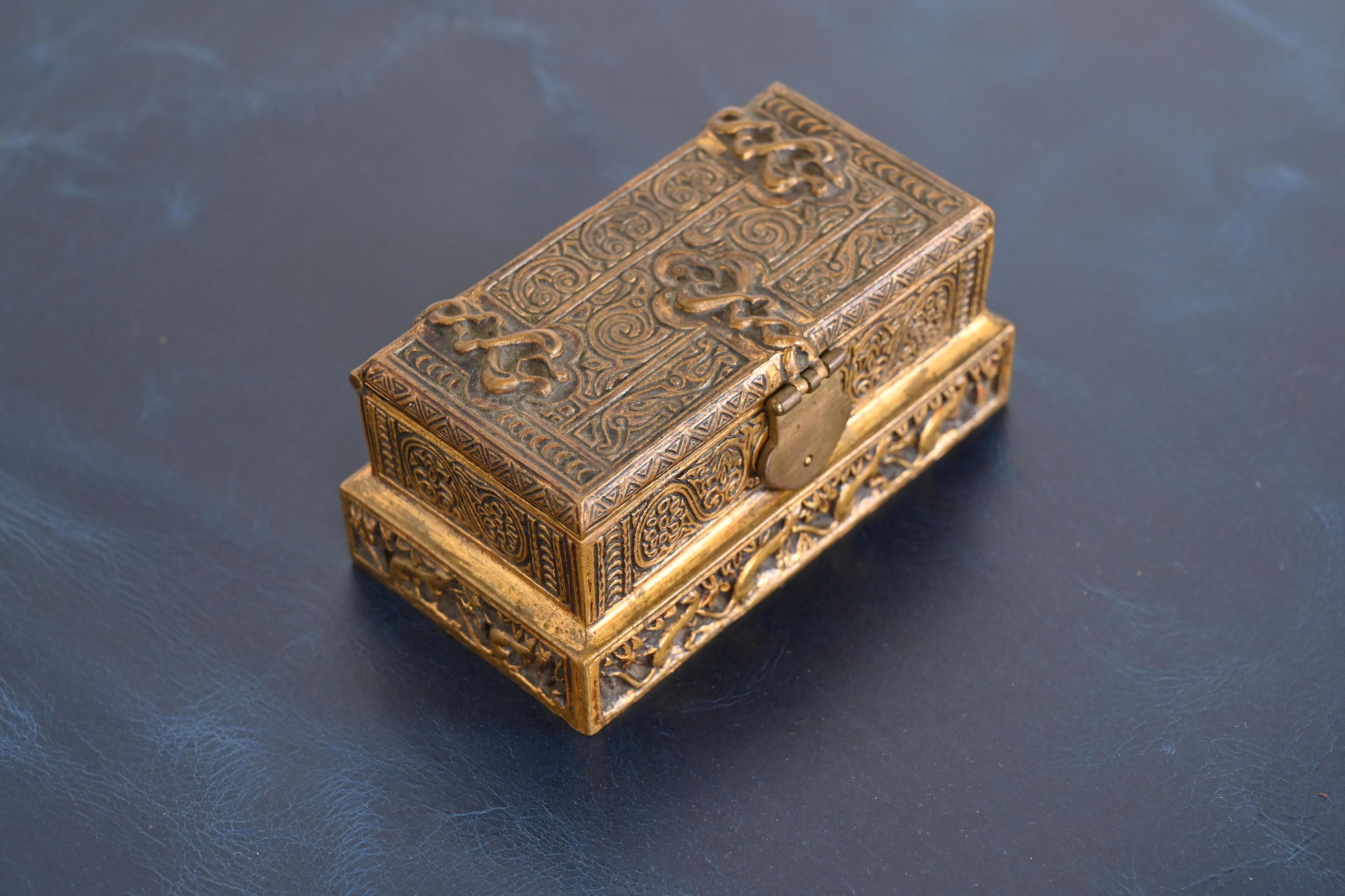 Tiffany Studios New York Venetian Bronze Stamp Box In Good Condition For Sale In South Bend, IN
