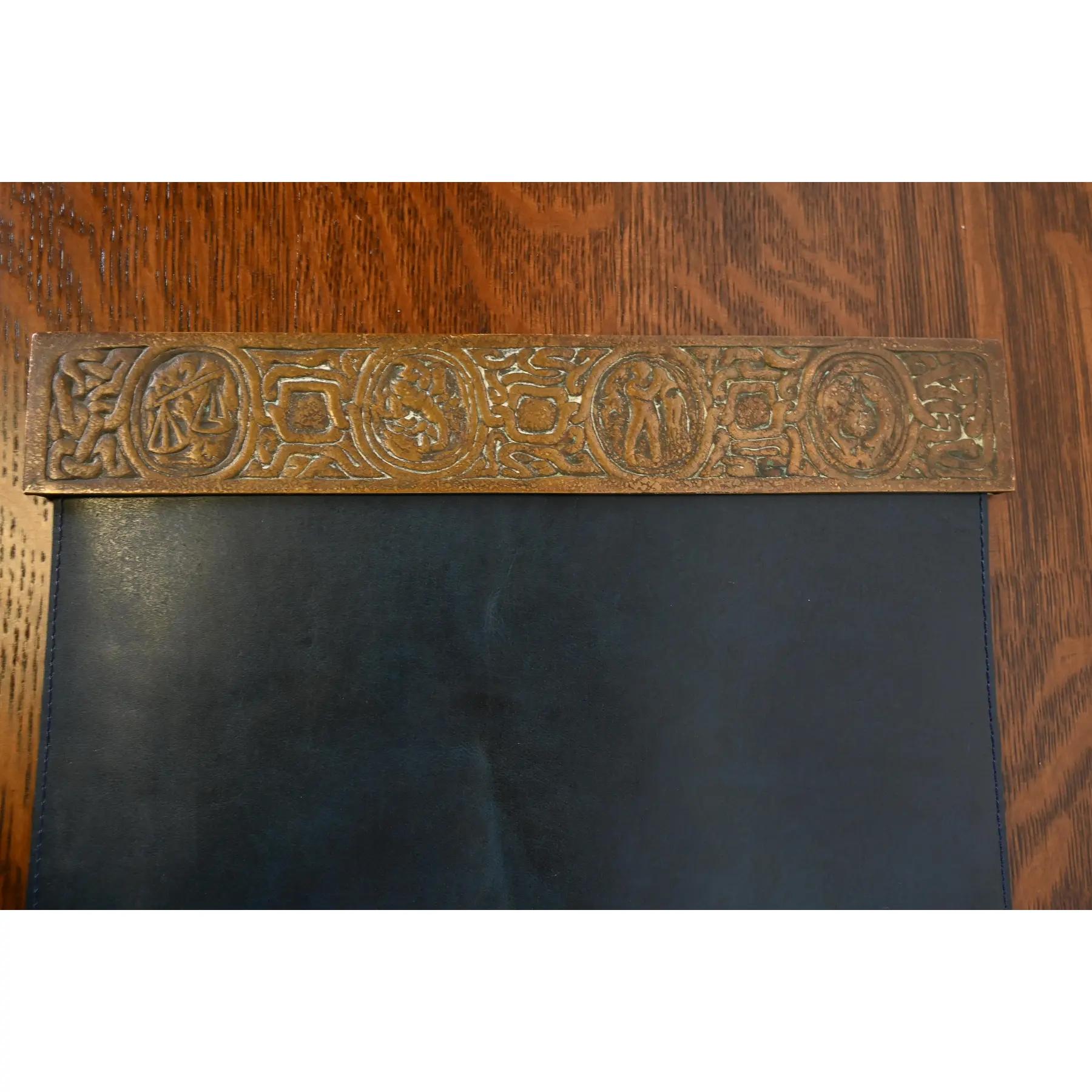 Tiffany Studios New York Zodiac Bronze-Blatter-Ende mit Leder-Schreibtisch-Blatter im Angebot 1