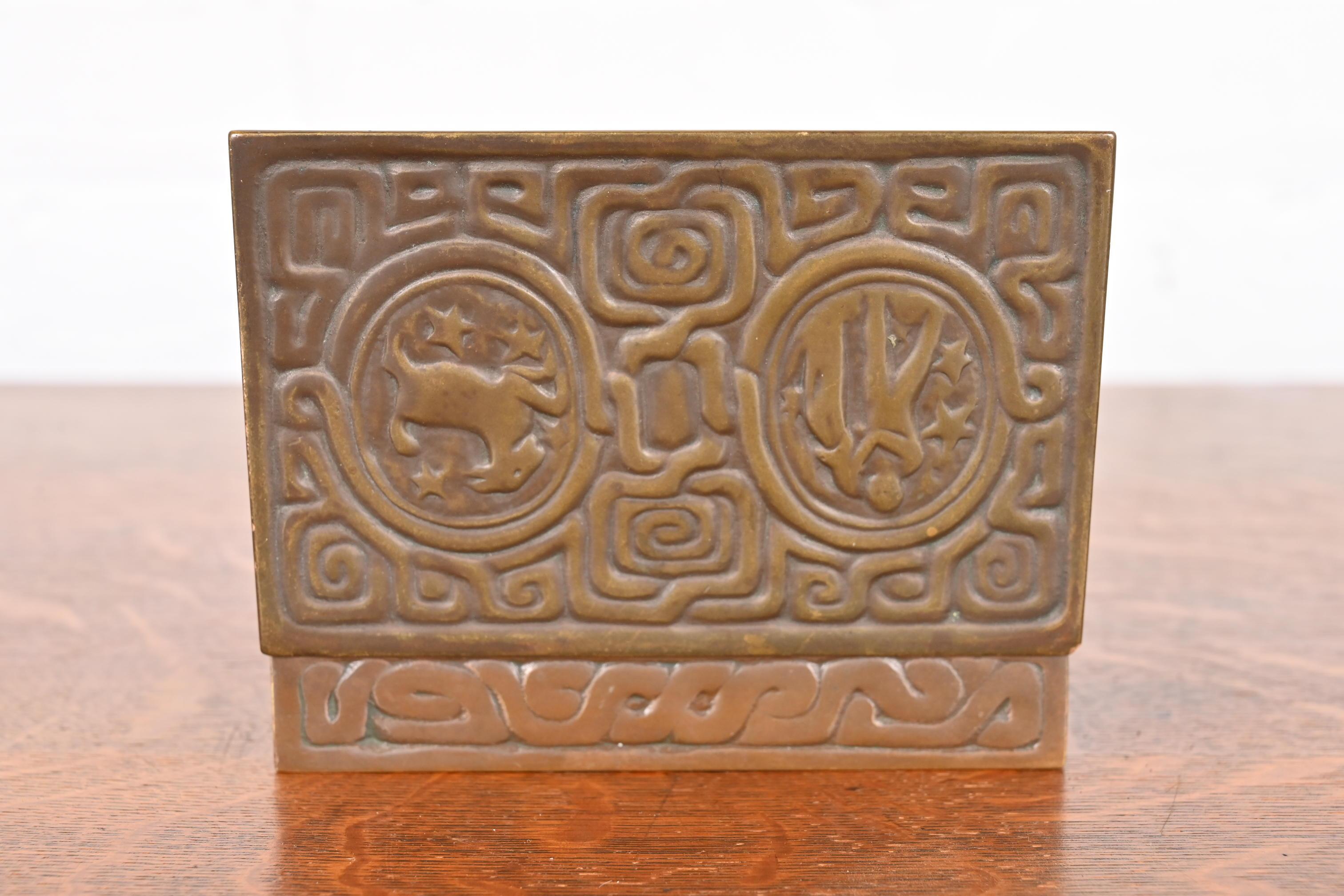 Tiffany Studios New York Boîte en bronze Zodiac en vente 7