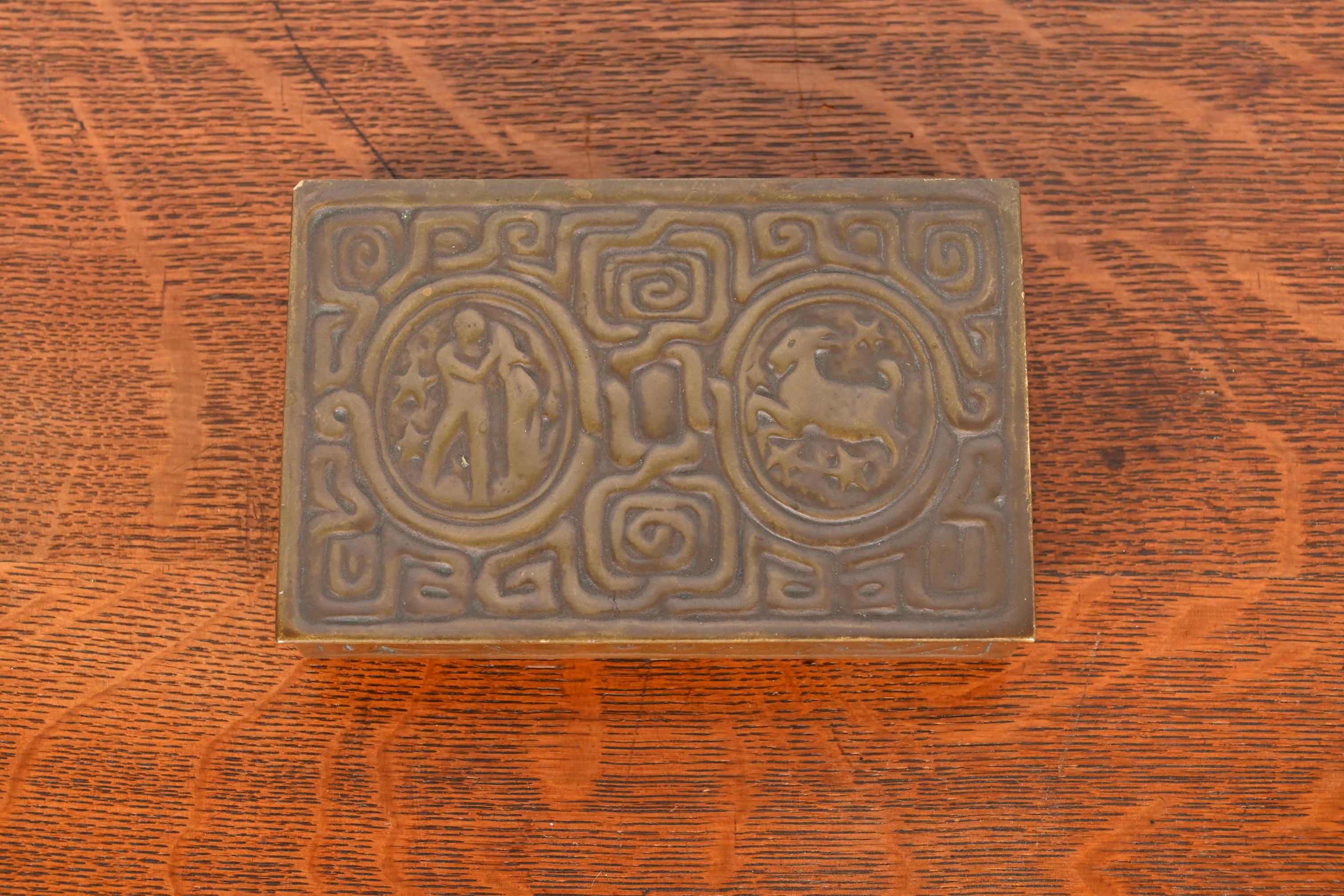 Tiffany Studios New York Boîte en bronze Zodiac en vente 2