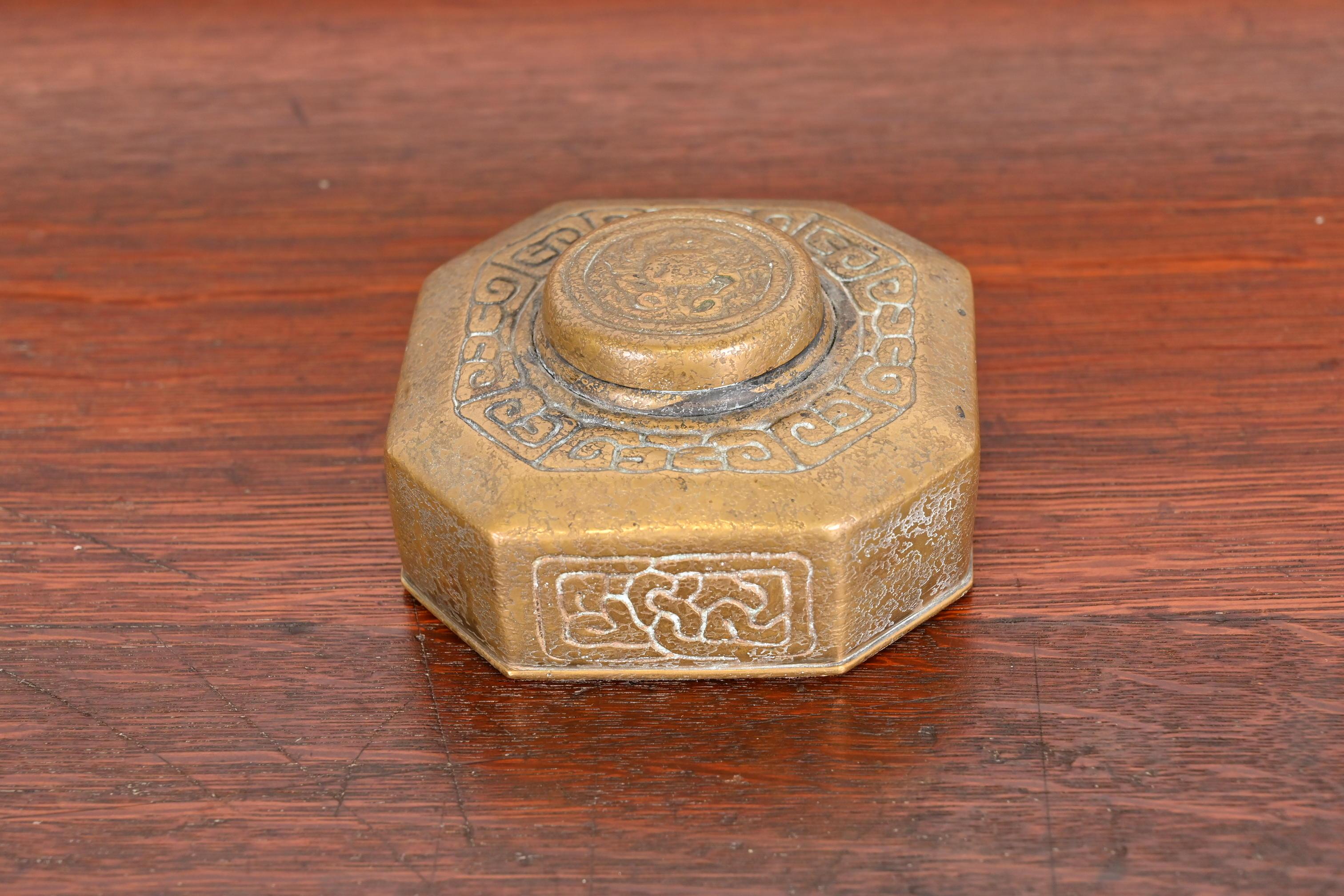 A gorgeous antique gilt bronze inkwell featuring Zodiac designs

By Tiffany Studios (signed to the underside)

New York, USA, Early 20th Century

Measures: 4