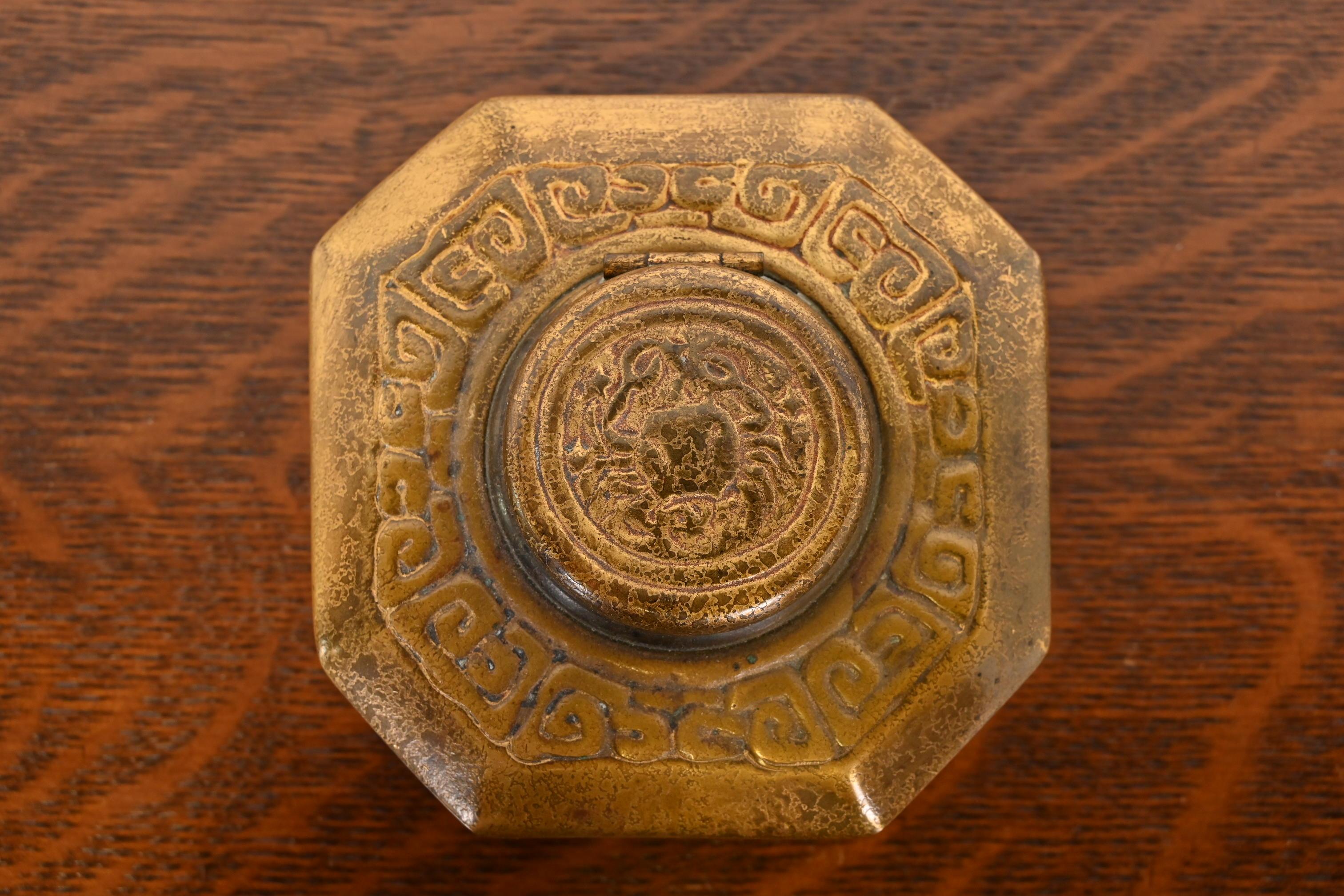 XX secolo Calamaio Zodiac Bronze Doré di Tiffany Studios New York in vendita
