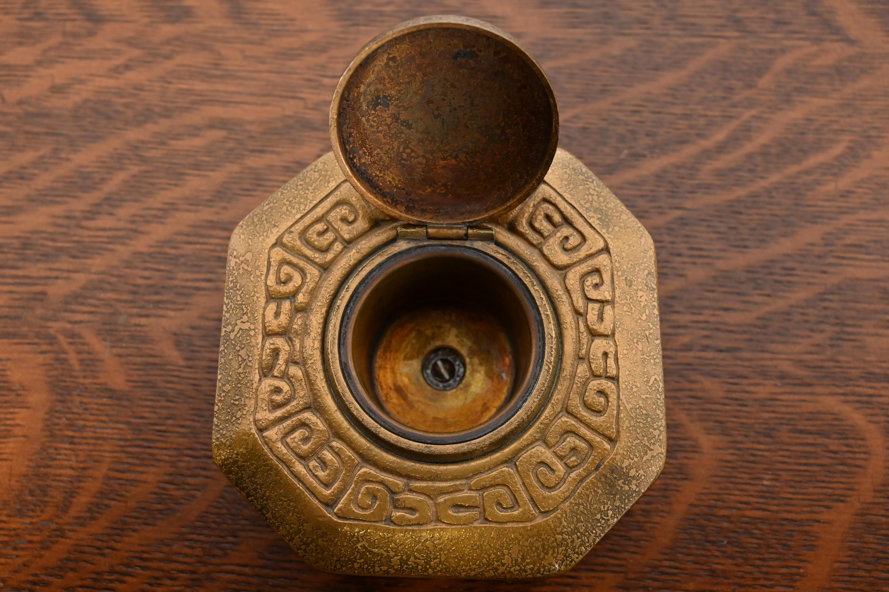 Tiffany Studios New York Zodiac Bronze Doré Tintenfass im Angebot 1