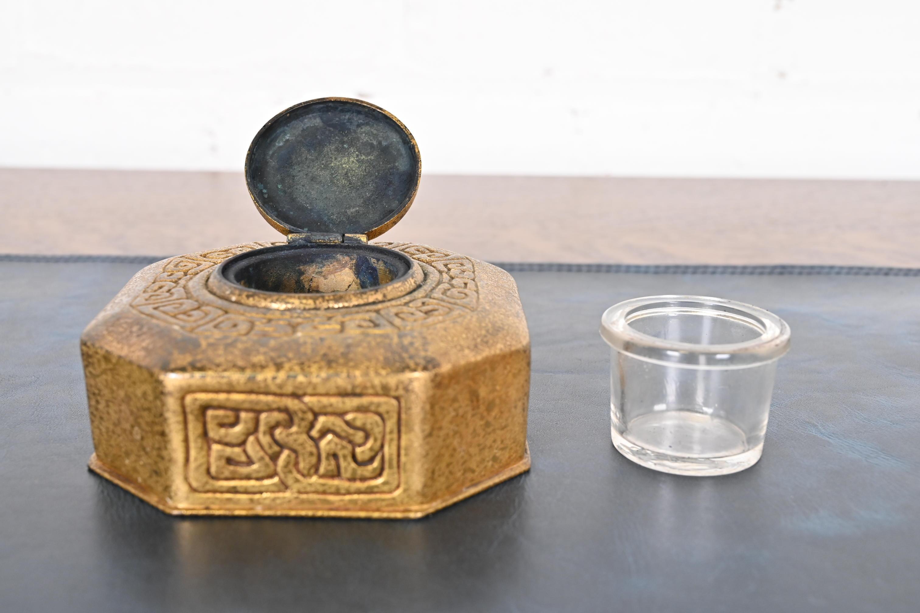 Tiffany Studios New York Zodiac Bronze Doré Tintenfass im Angebot 2