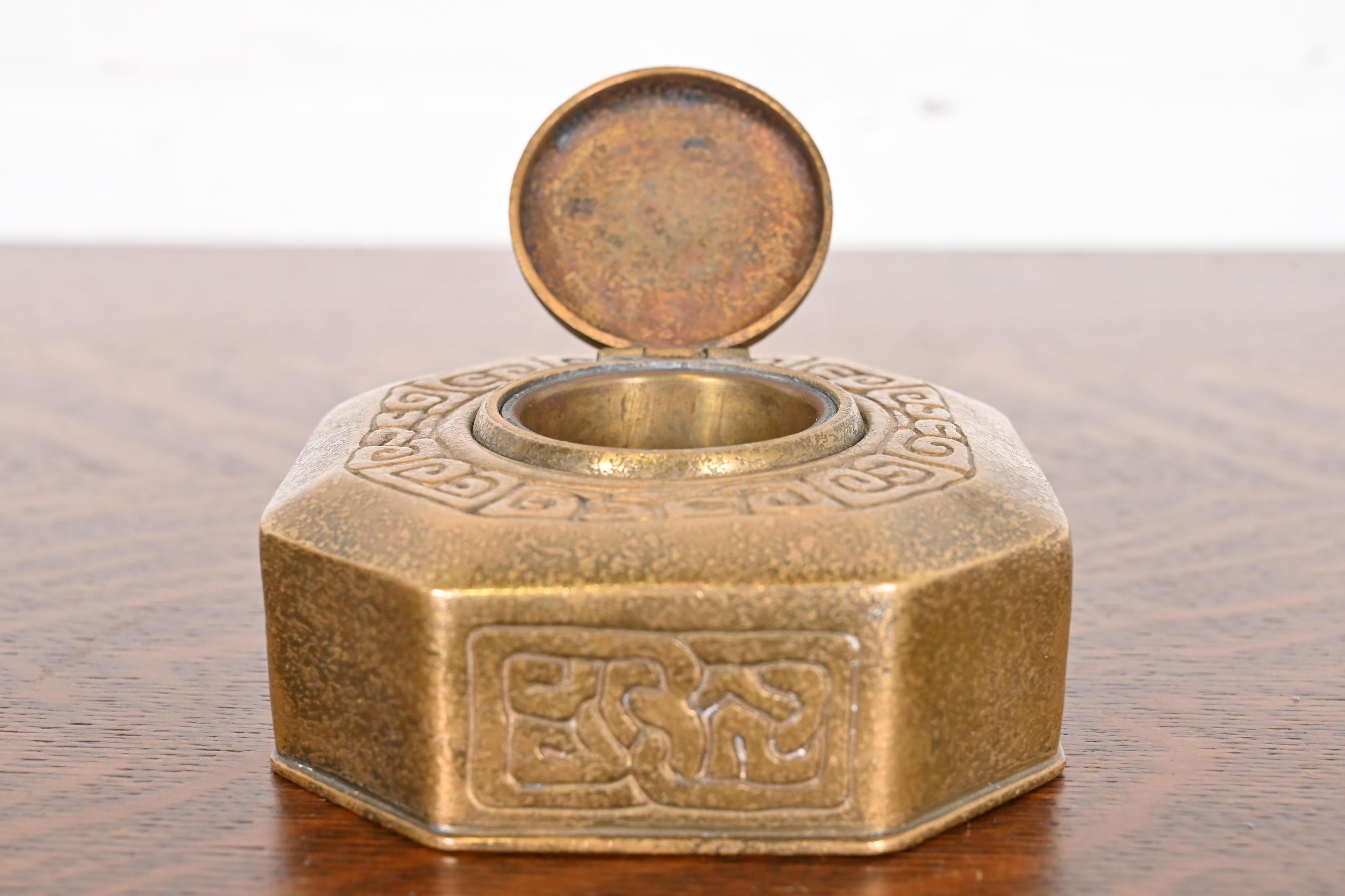Tiffany Studios New York Zodiac Bronze Doré Tintenfass im Angebot 2