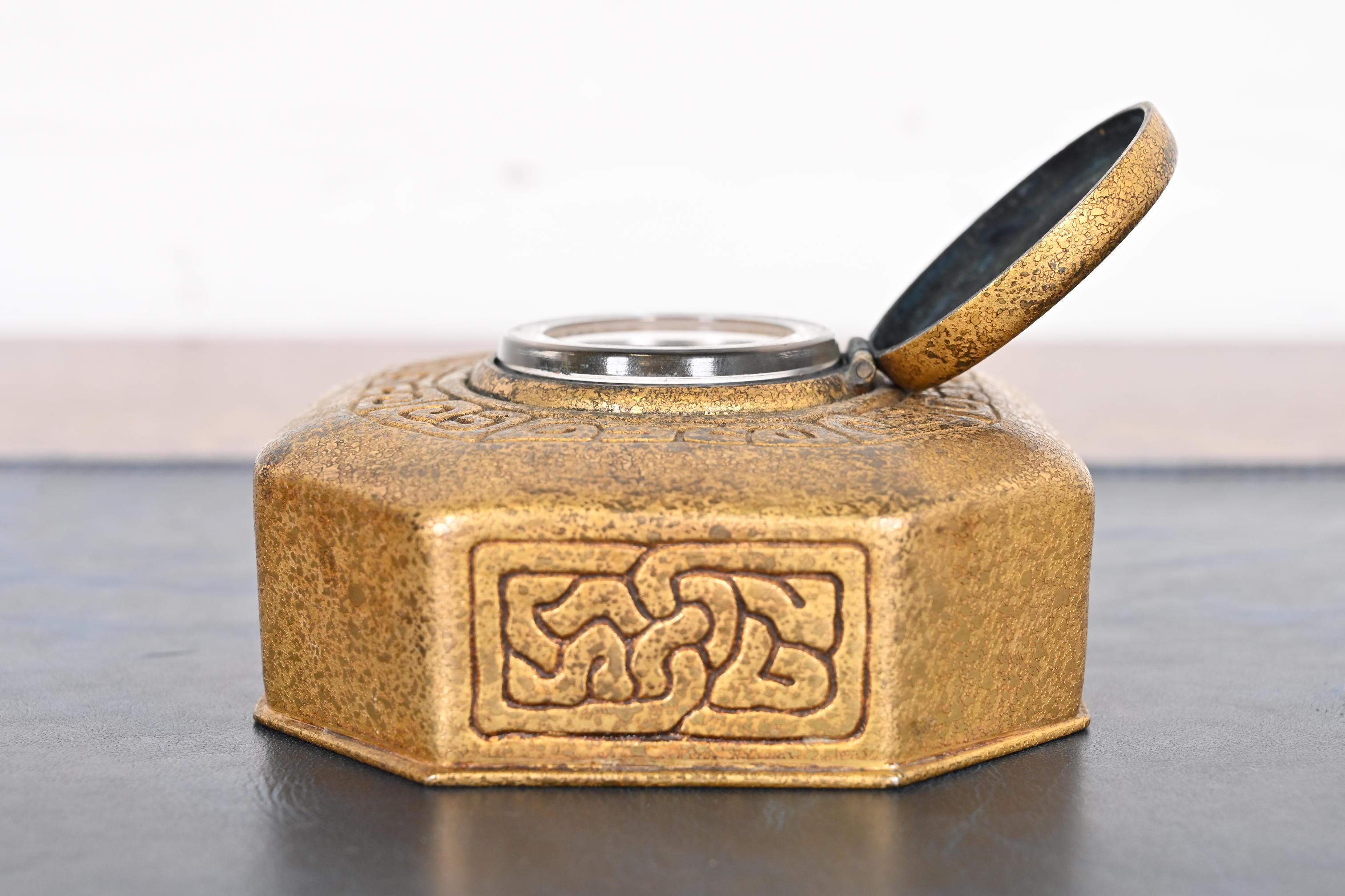 Tiffany Studios New York Zodiac Bronze Doré Tintenfass im Angebot 3
