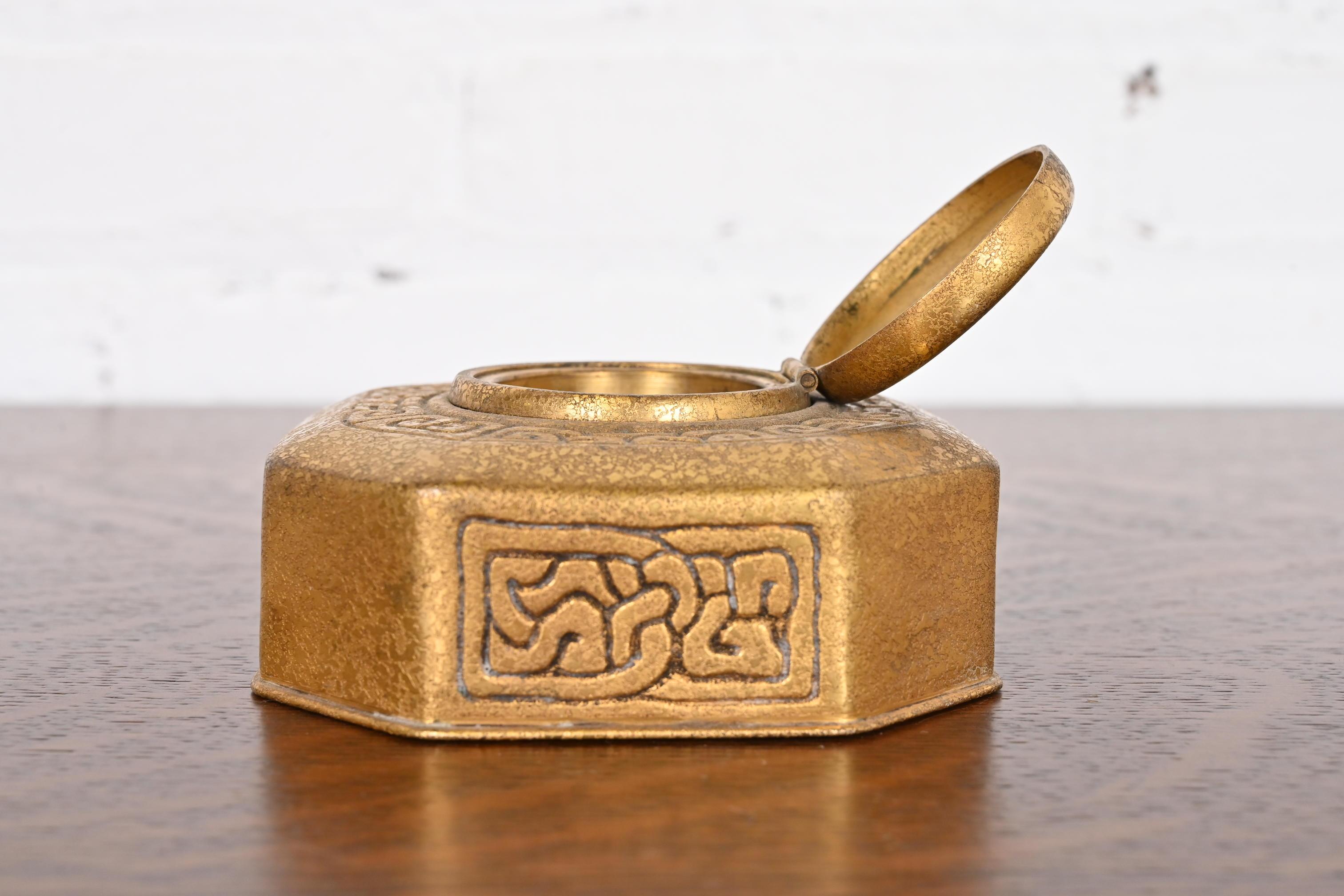 Encrier en bronze Zodiac Doré de Tiffany Studios New York en vente 2