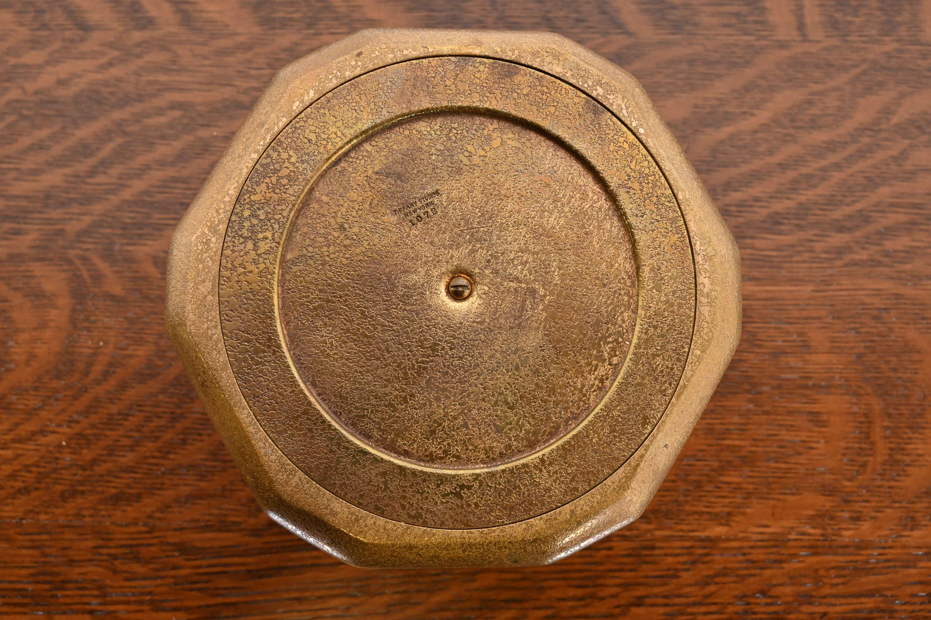Tiffany Studios New York Zodiac Bronze Doré Großes Tintenfass im Angebot 4