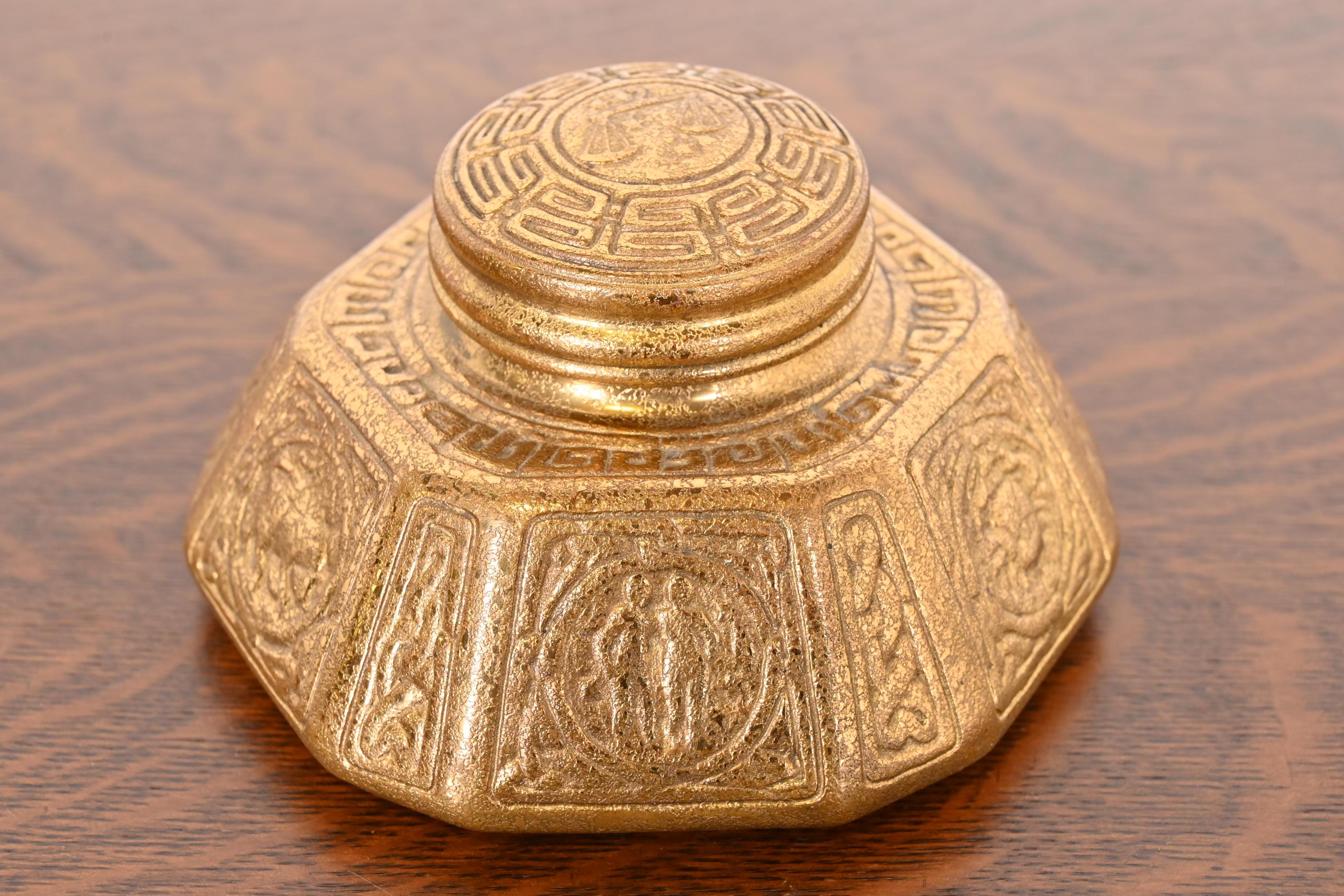 Tiffany Studios New York Zodiac Bronze Doré Großes Tintenfass (Arts and Crafts) im Angebot