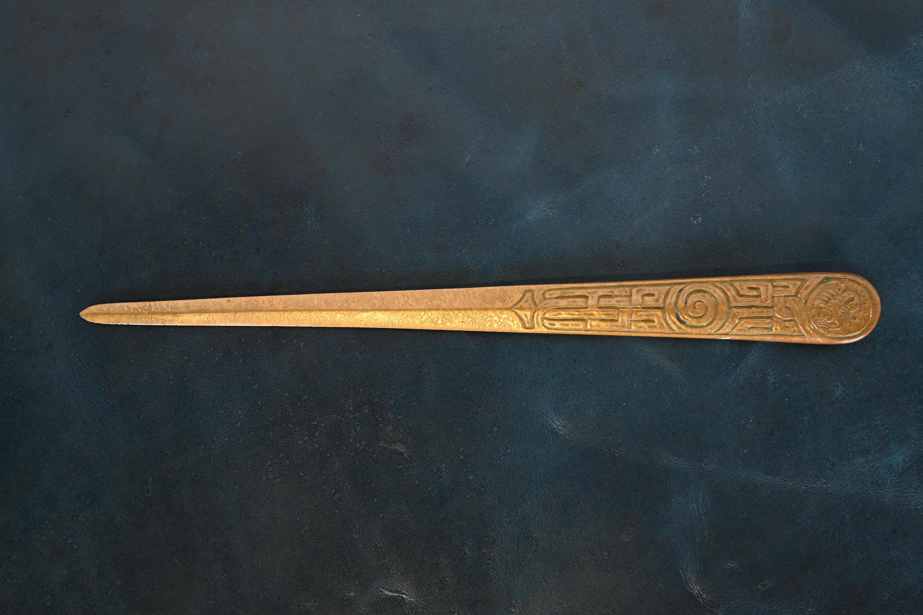 A gorgeous antique Arts & Crafts or Art Deco period gilt bronze letter opener featuring Zodiac designs

By Tiffany Studios (signed on the side)

New York, USA, Early 20th Century

Measures: 10.5