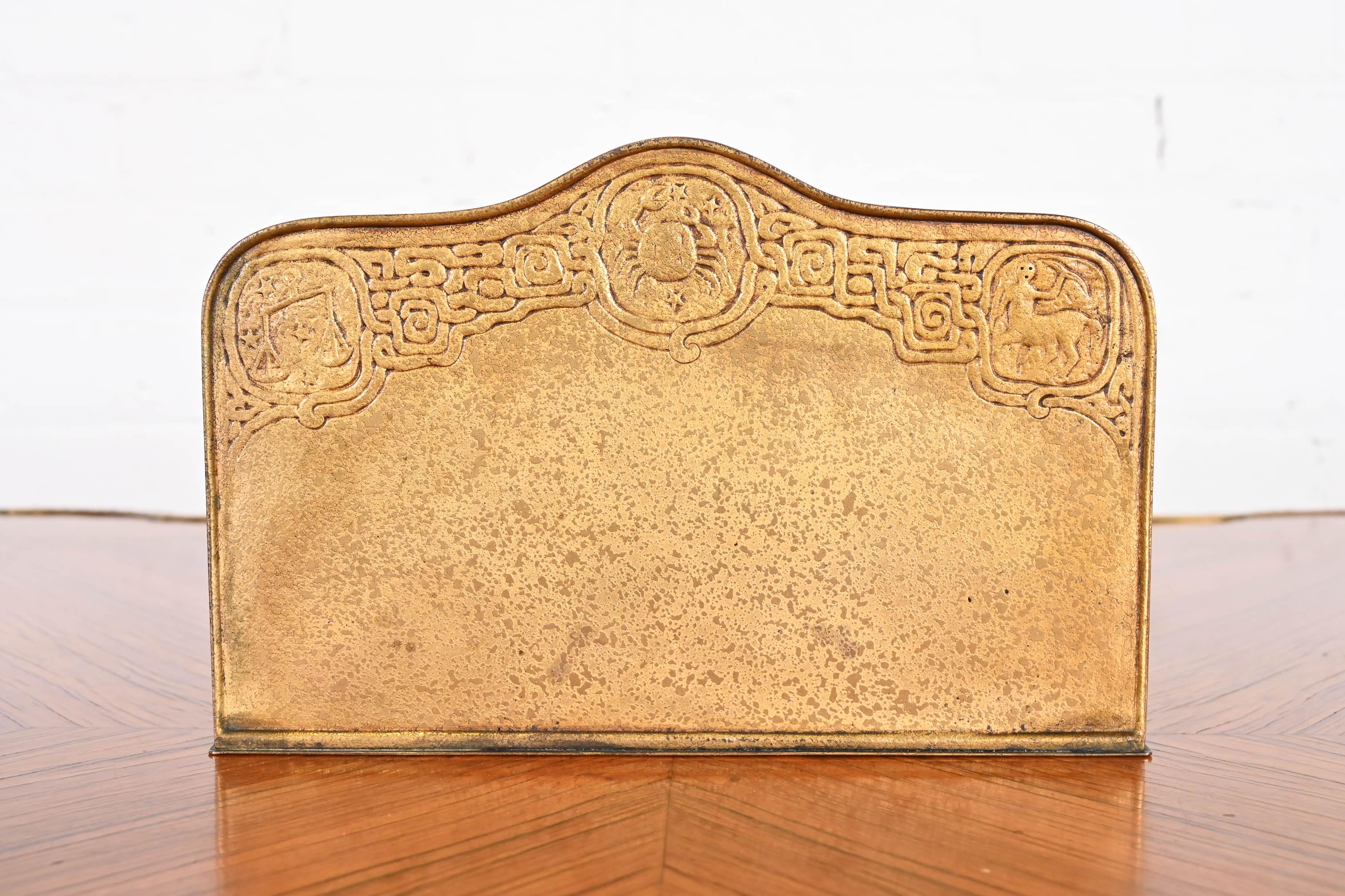 Porte-lettres en bronze doré 'Zodiac' de Tiffany Studios New York en vente 5