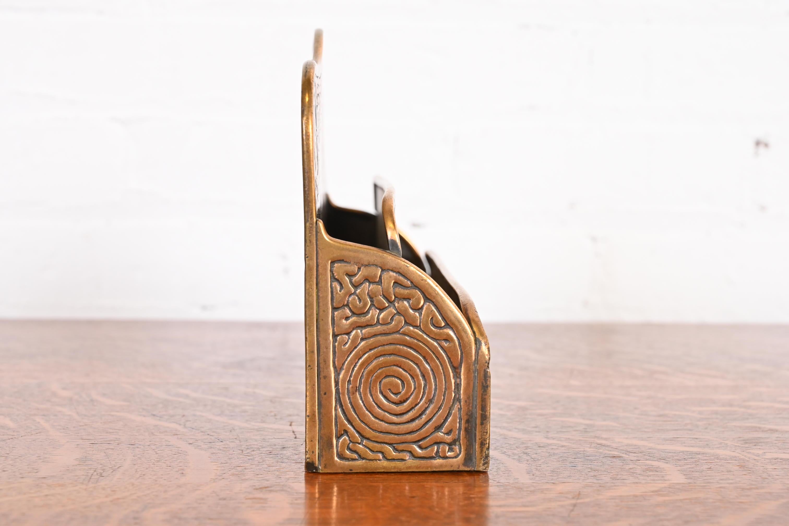 Tiffany Studios New York Porte-lettres en bronze Zodiac Doré en vente 9