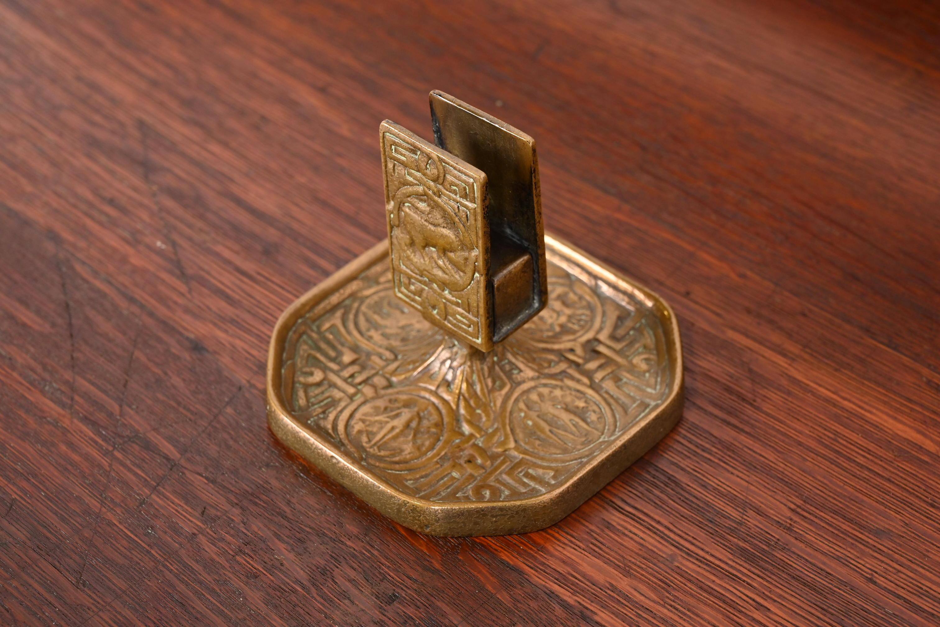 Tiffany Studios New York Zodiac Bronze Doré Streichholzschachtel-Halter im Zustand „Gut“ im Angebot in South Bend, IN