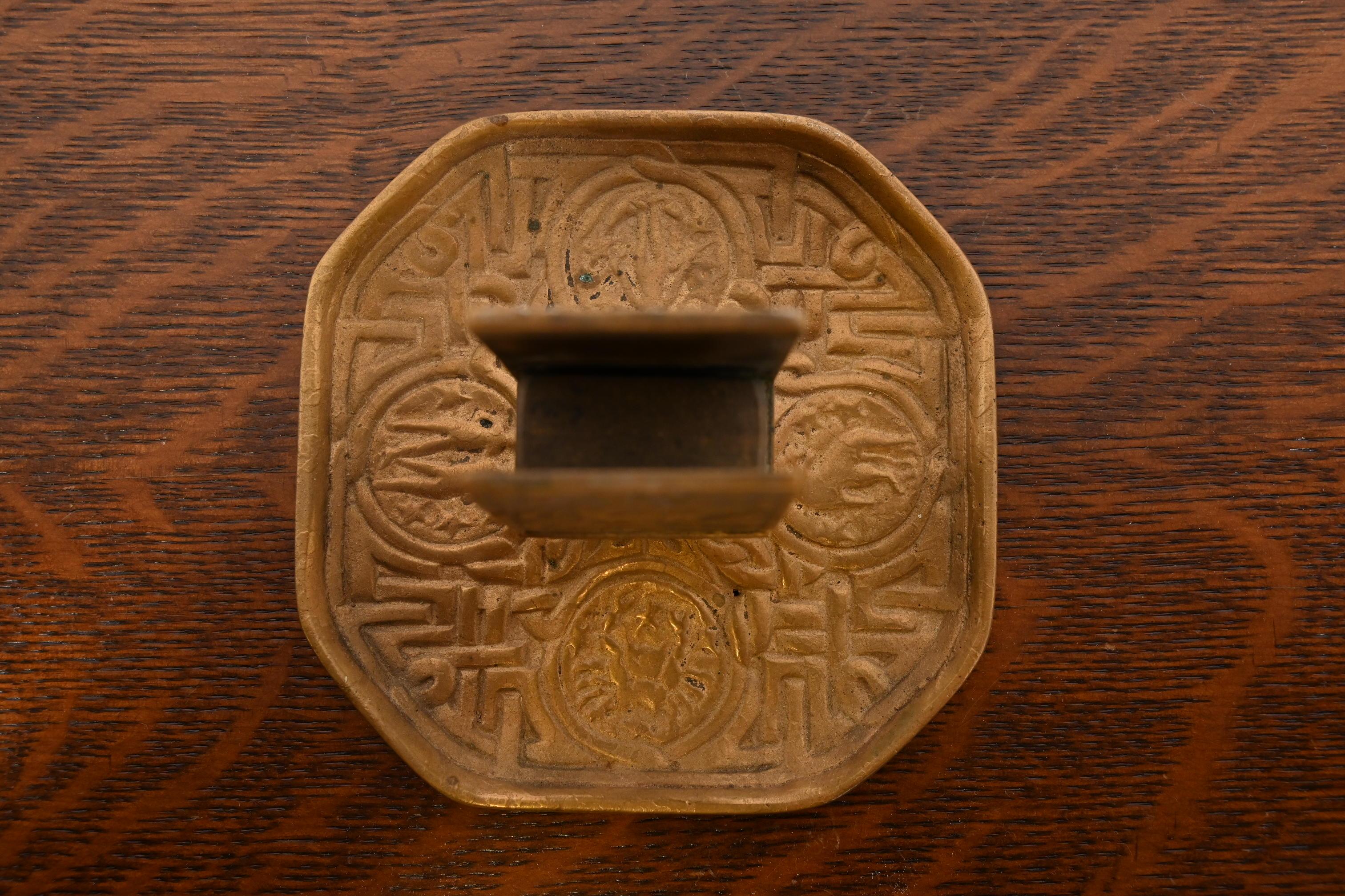 XX secolo Portafiammiferi Zodiac Bronze Doré di Tiffany Studios New York in vendita