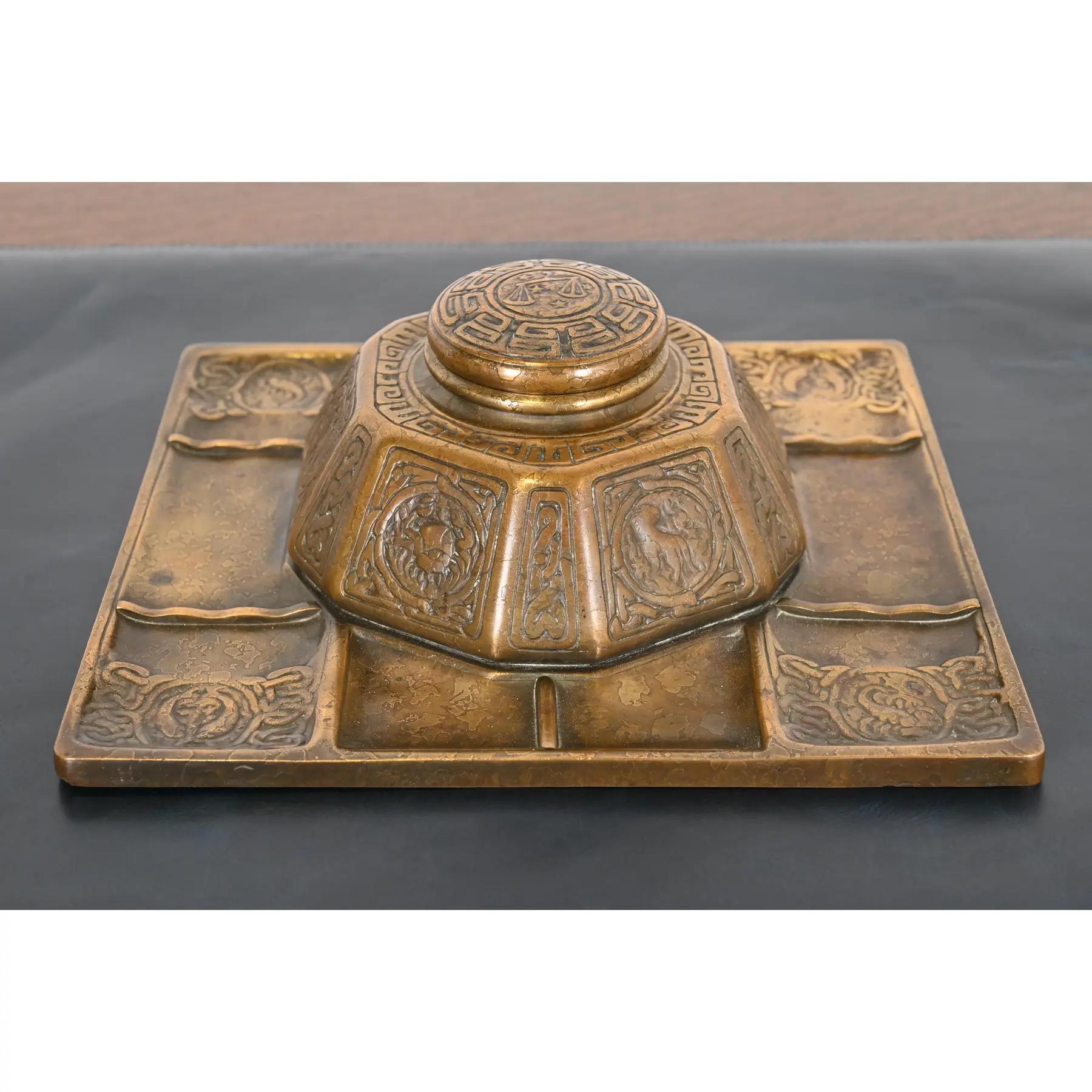 Americano Calamaio per partner in bronzo Doré di Tiffany Studios New York con vassoio da tavolo in vendita