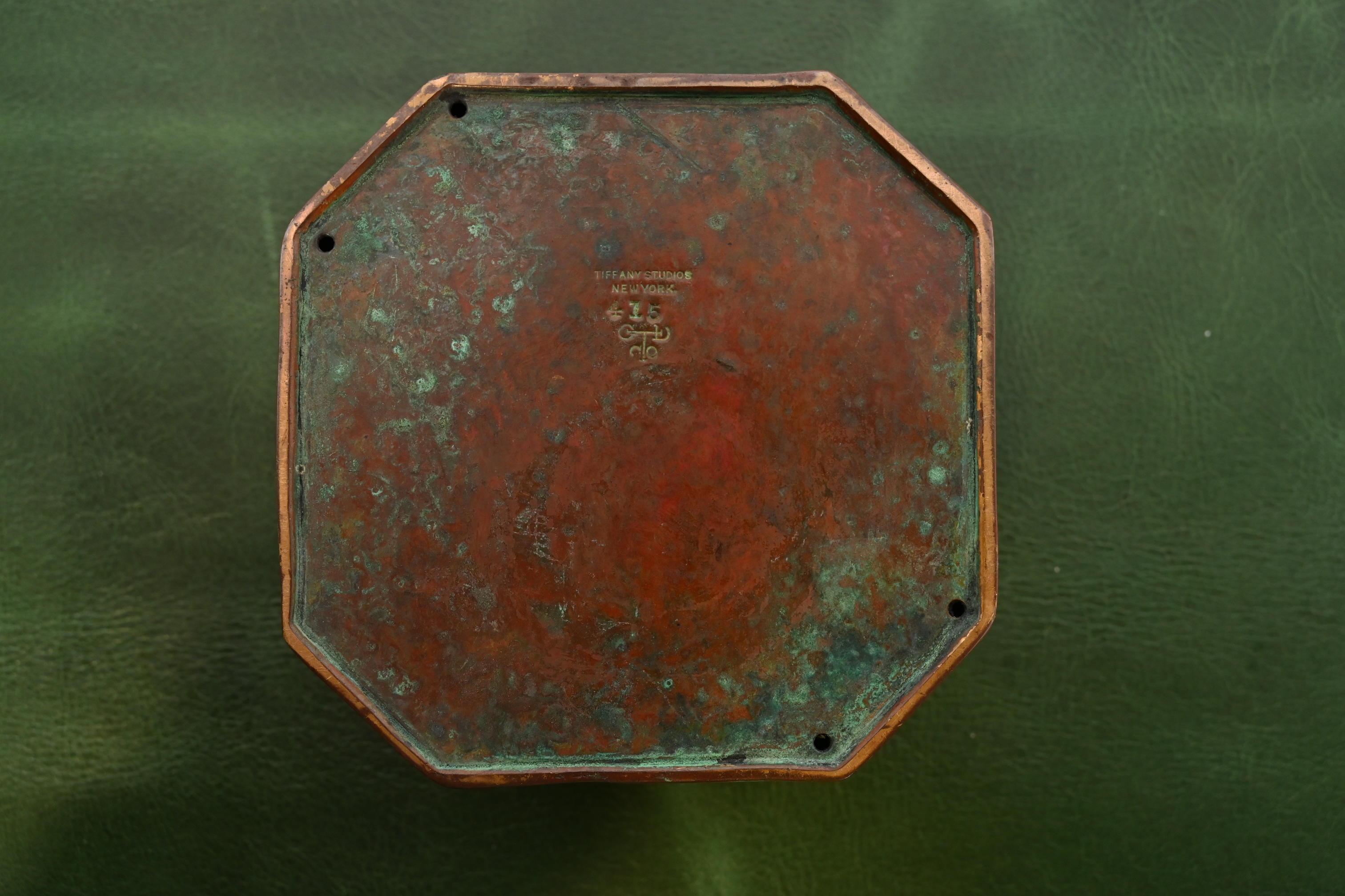 Calamaio in bronzo Zodiac di Tiffany Studios New York in vendita 3