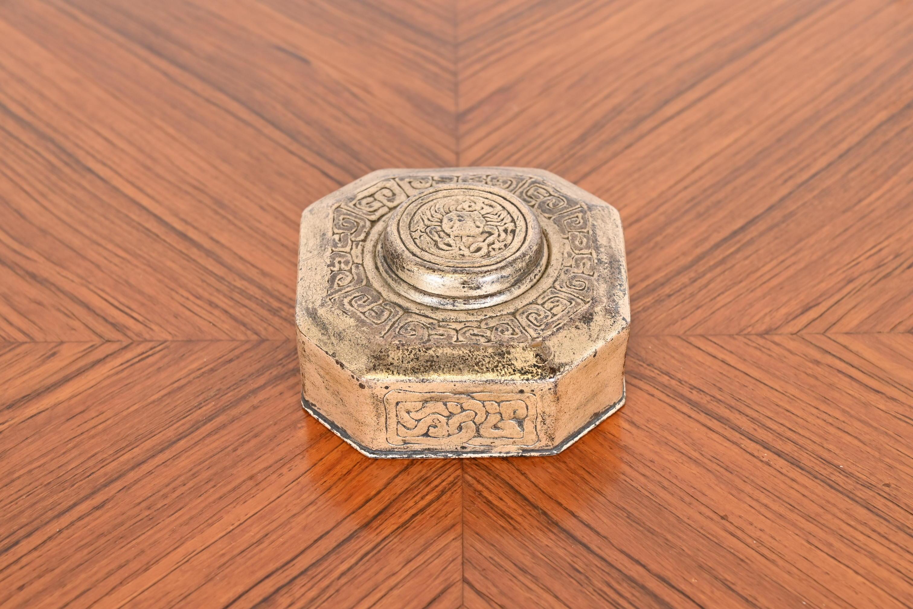 A gorgeous antique Art Deco period bronze inkwell featuring Zodiac designs

By Tiffany Studios

New York, USA, Early 20th Century

Measures: 4.13