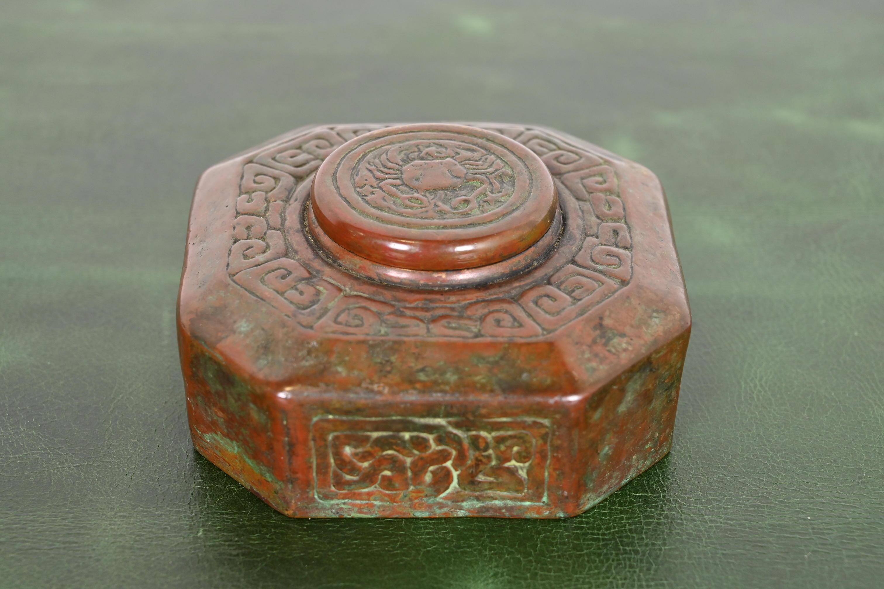 Arts and Crafts Calamaio in bronzo Zodiac di Tiffany Studios New York in vendita