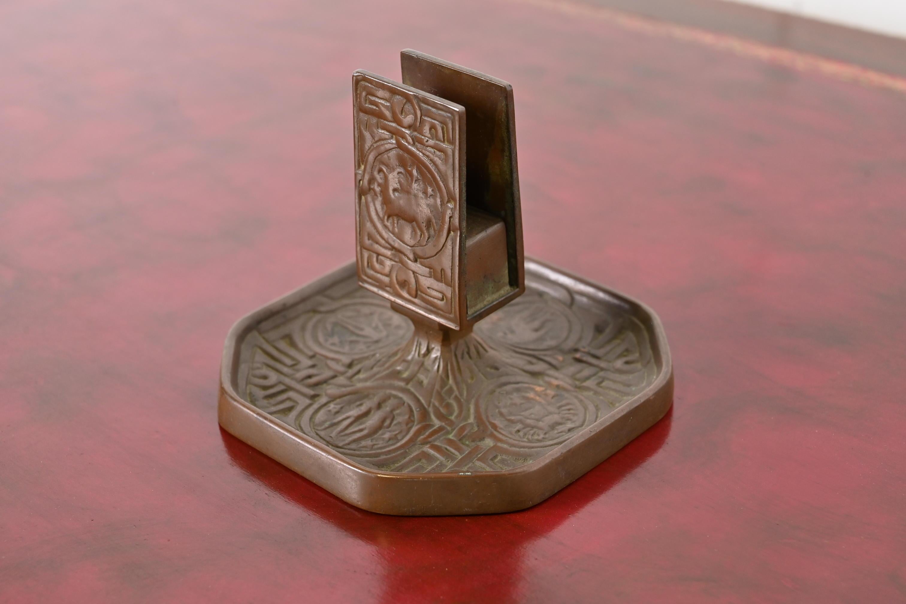 Tiffany Studios New York Zodiac Bronze Streichholzschachtel-Halter im Zustand „Gut“ im Angebot in South Bend, IN