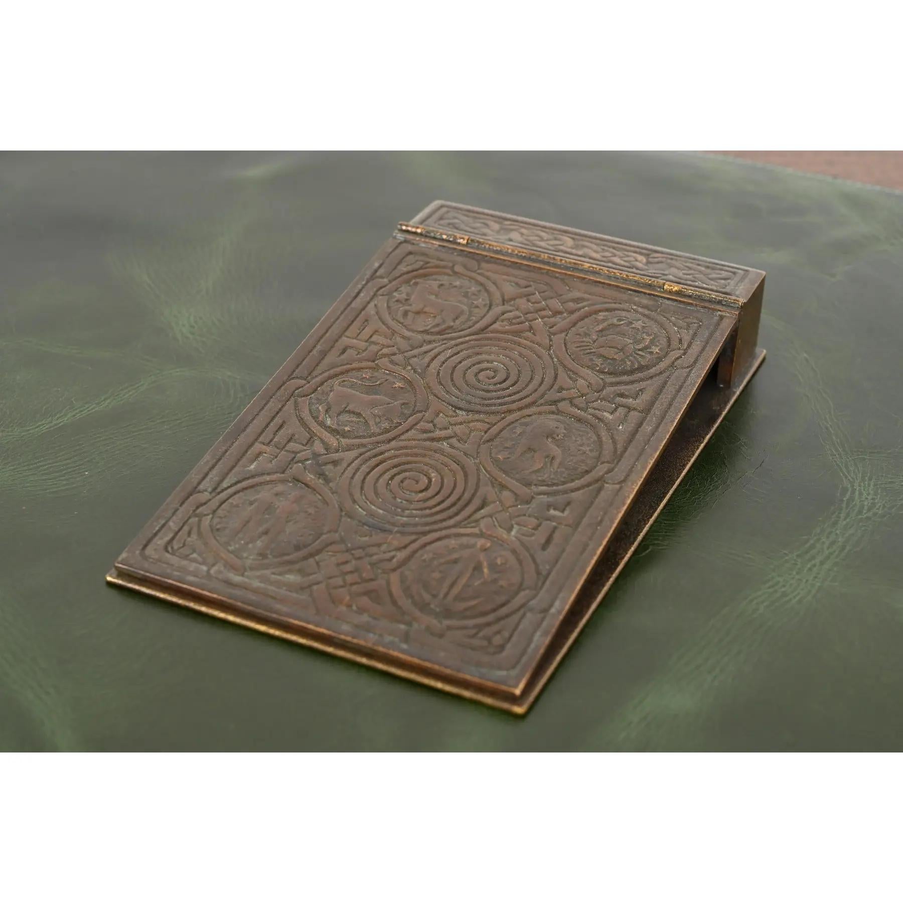 Tiffany Studios New York Zodiac Bronze Neun-teiliges Schreibtisch-Set, CIRCA 1910 im Angebot 3