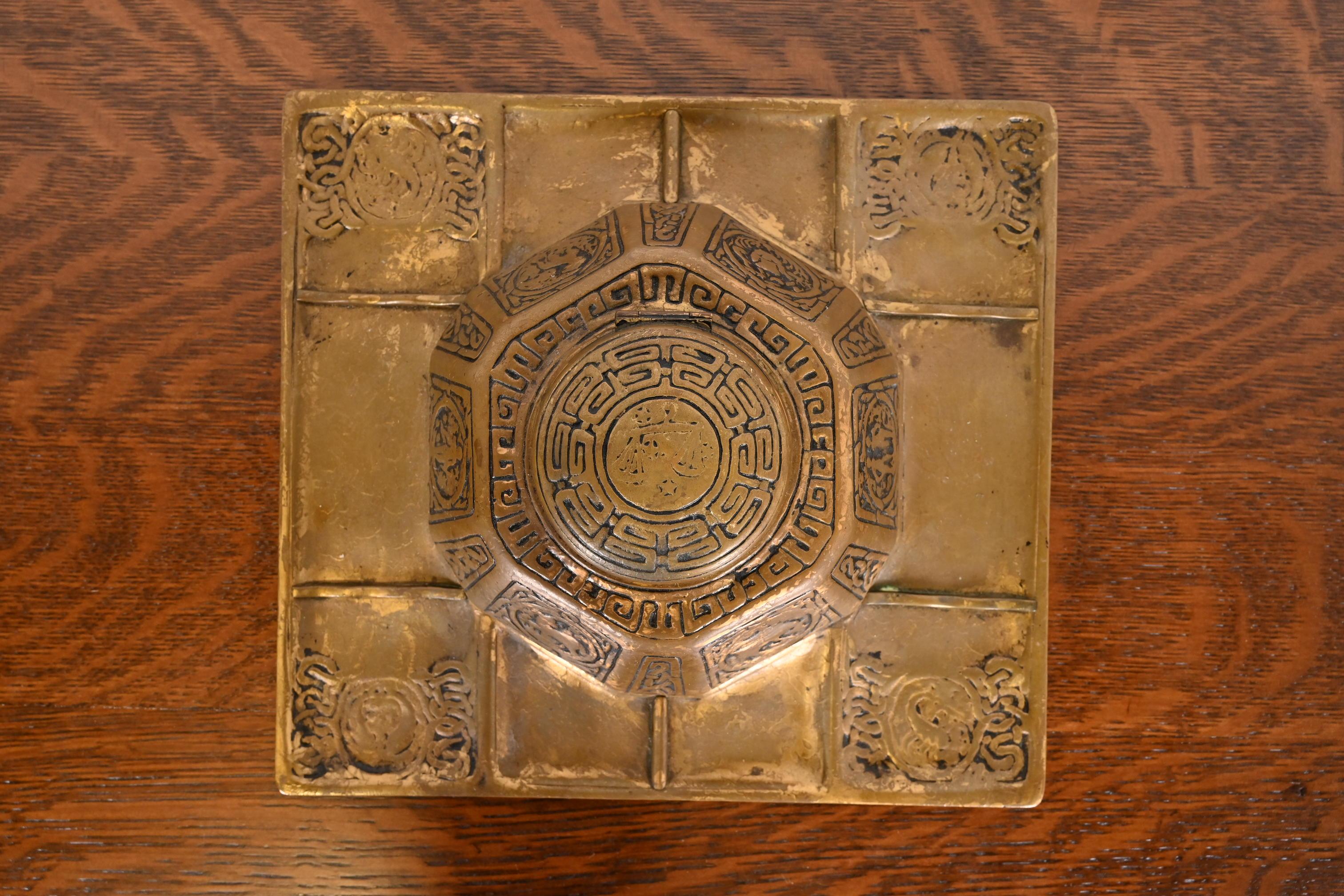Tiffany Studios New York Zodiac Bronze Partner-Tintenfass mit Schreibtischtablett (20. Jahrhundert) im Angebot