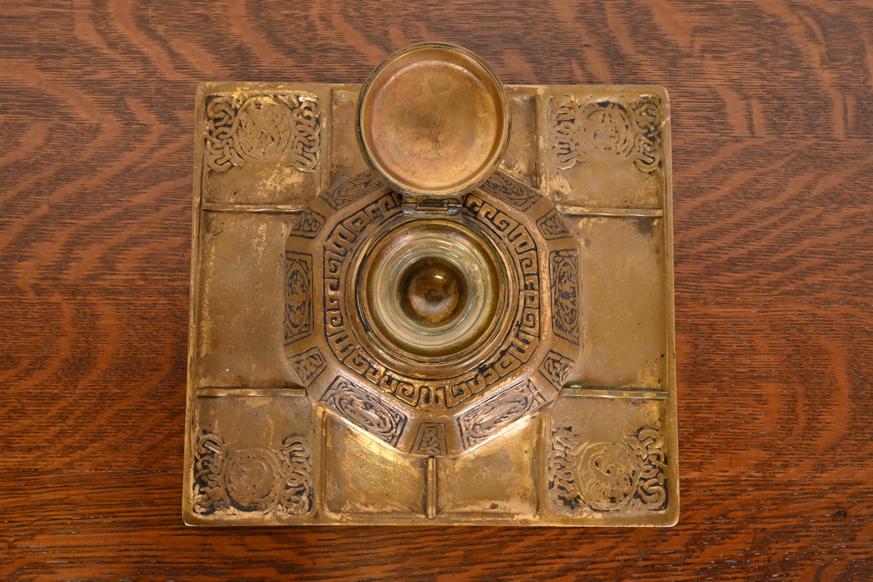 Tiffany Studios New York Zodiac Bronze Partner-Tintenfass mit Schreibtischtablett im Angebot 1