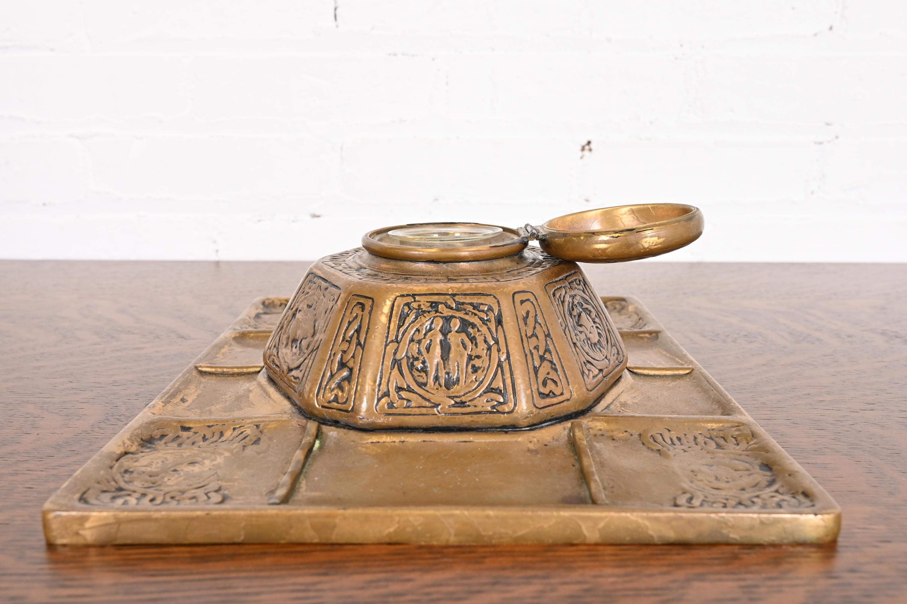 Tiffany Studios New York Zodiac Bronze Partner-Tintenfass mit Schreibtischtablett im Angebot 3
