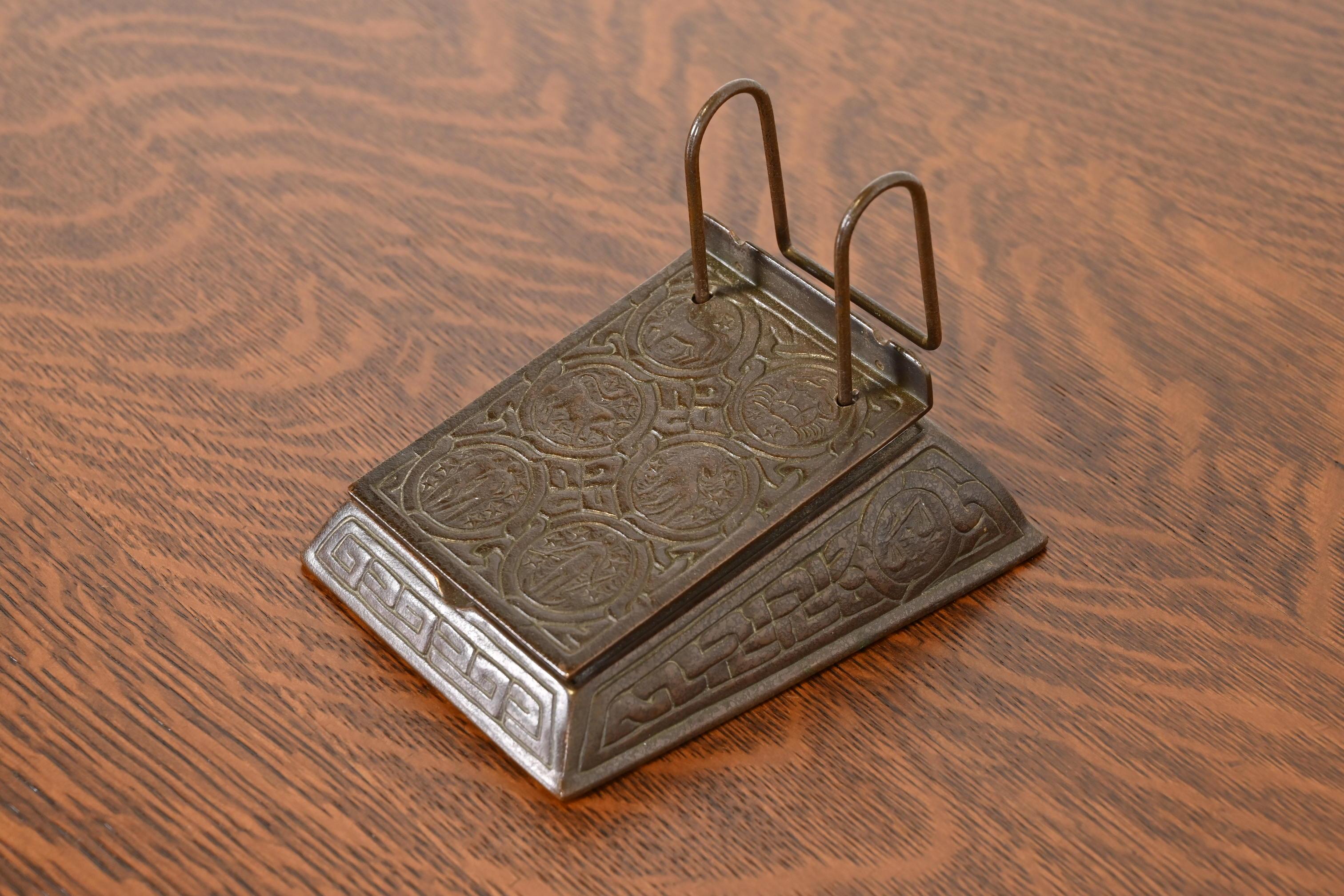Tiffany Studios New York Zodiac Bronze Ewiger Schreibtisch Kalender, um 1910 (amerikanisch) im Angebot
