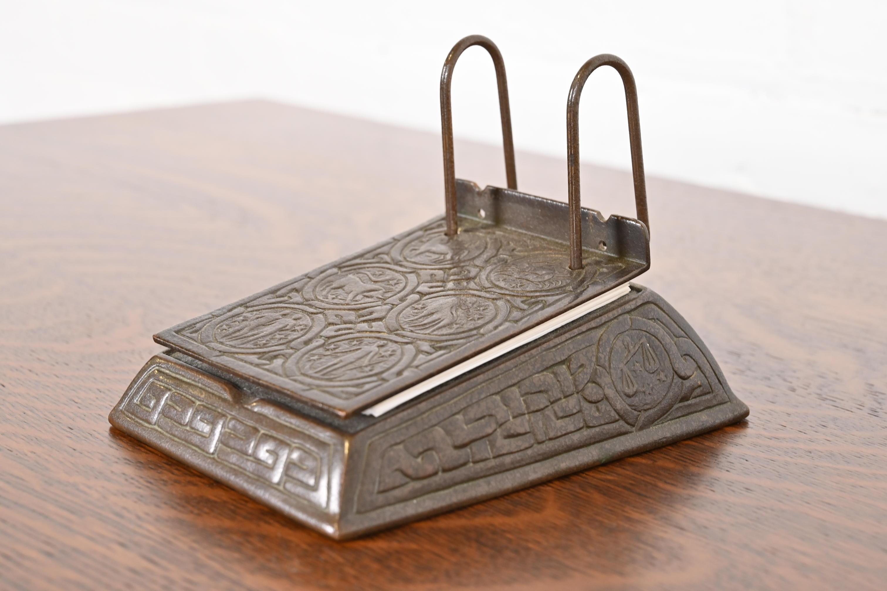 Tiffany Studios New York Zodiac Bronze Ewiger Schreibtisch Kalender, um 1910 im Zustand „Gut“ im Angebot in South Bend, IN