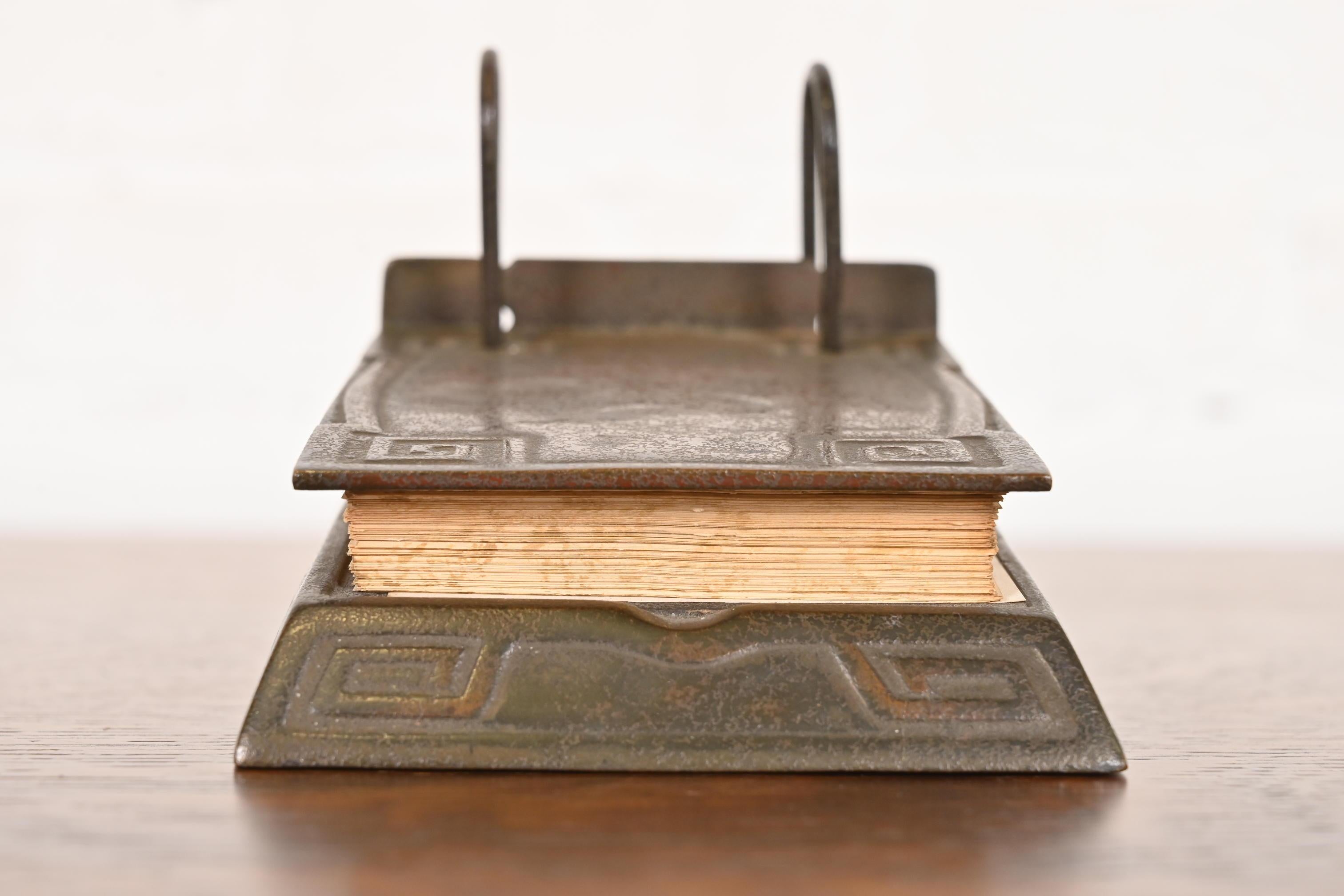 Tiffany Studios New York Zodiac Bronze Ewiger Schreibtisch Kalender, um 1910 im Zustand „Gut“ im Angebot in South Bend, IN