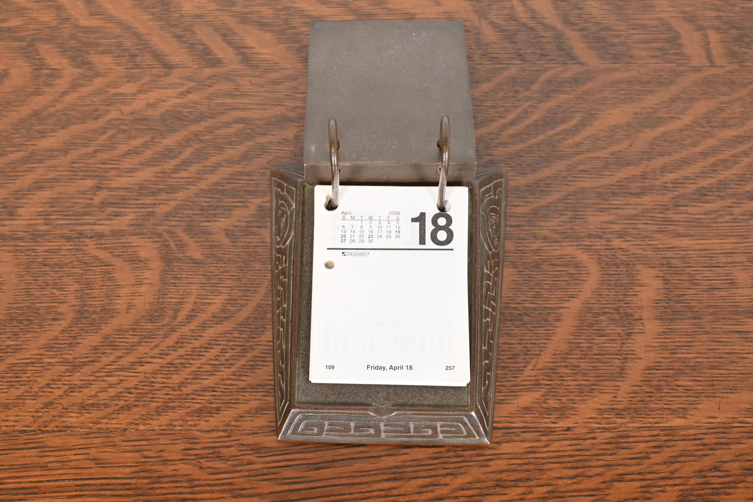 Tiffany Studios New York Zodiac Bronze Ewiger Schreibtisch Kalender, um 1910 im Angebot 3