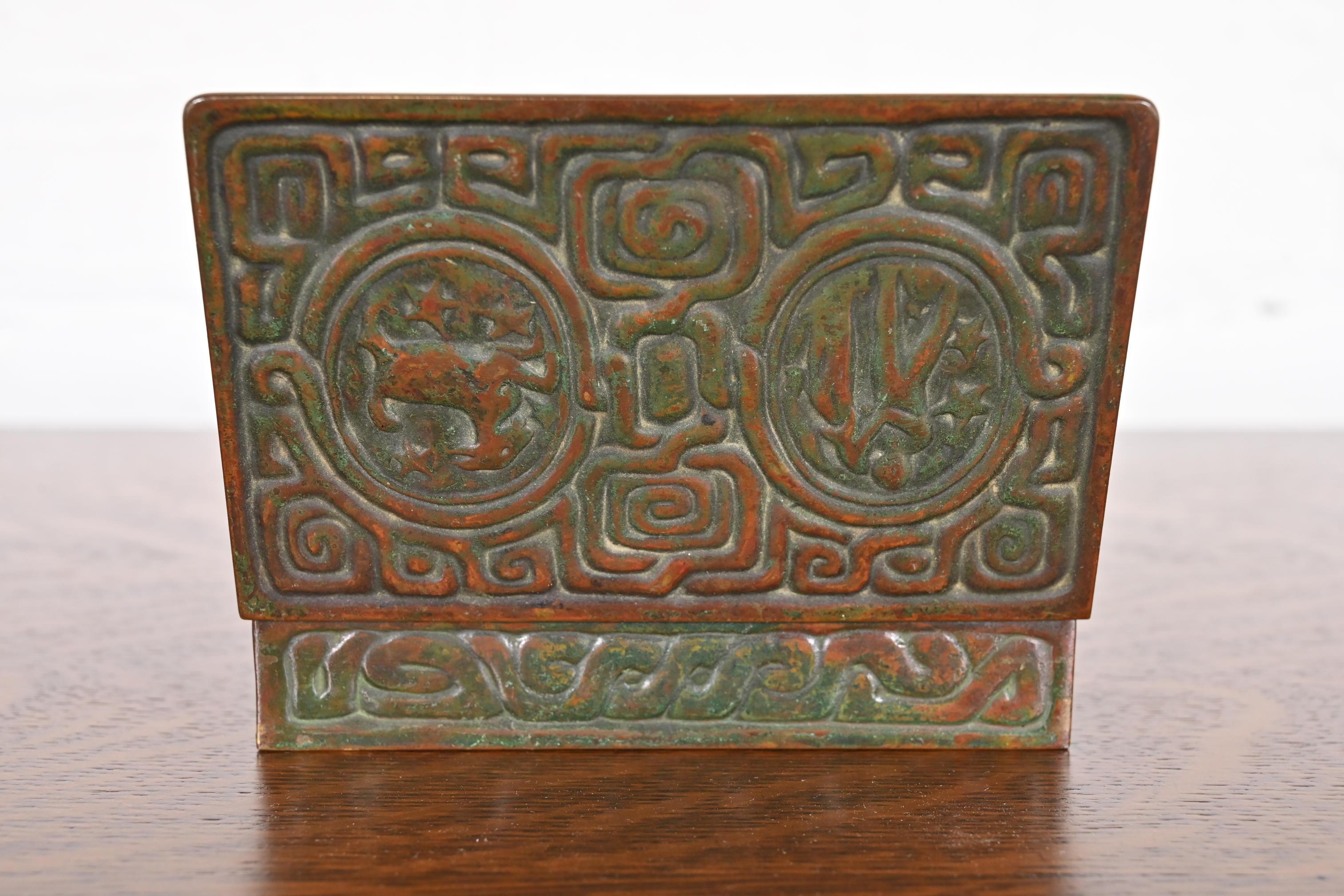 Boîte en bronze patiné Zodiac de Tiffany Studios New York, Circa 1910 en vente 7