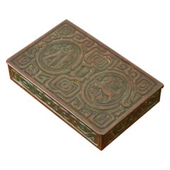 Tiffany Studios Nueva York Caja de bronce patinado con el zodíaco, circa 1910