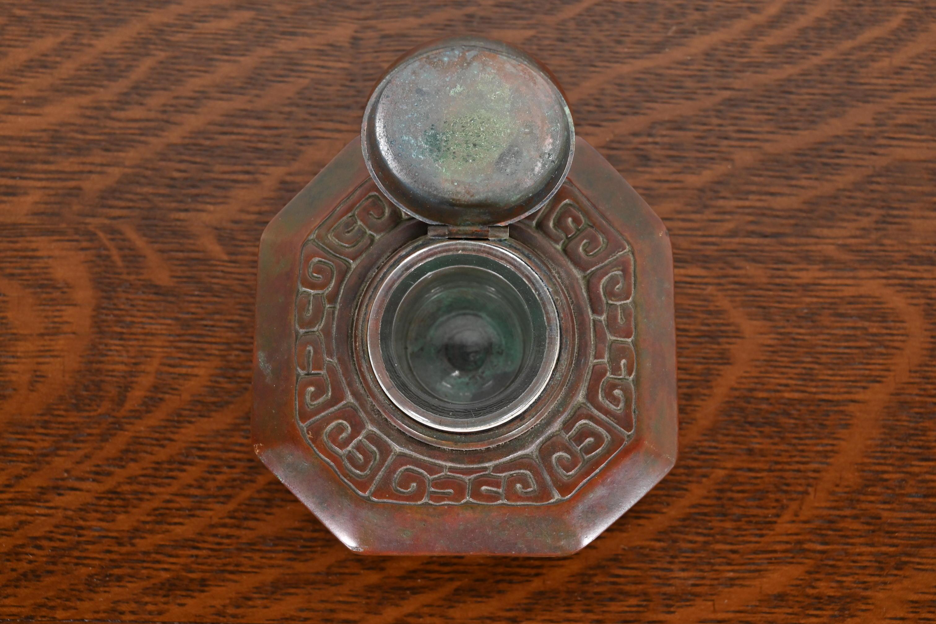 Calamaio in bronzo patinato Tiffany Studios New York Zodiac, 1910 circa in vendita 2