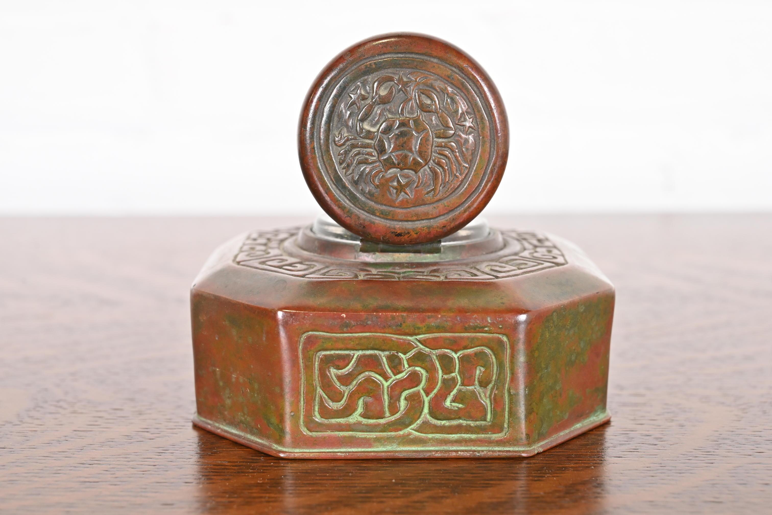 Calamaio in bronzo patinato Tiffany Studios New York Zodiac, 1910 circa in vendita 5