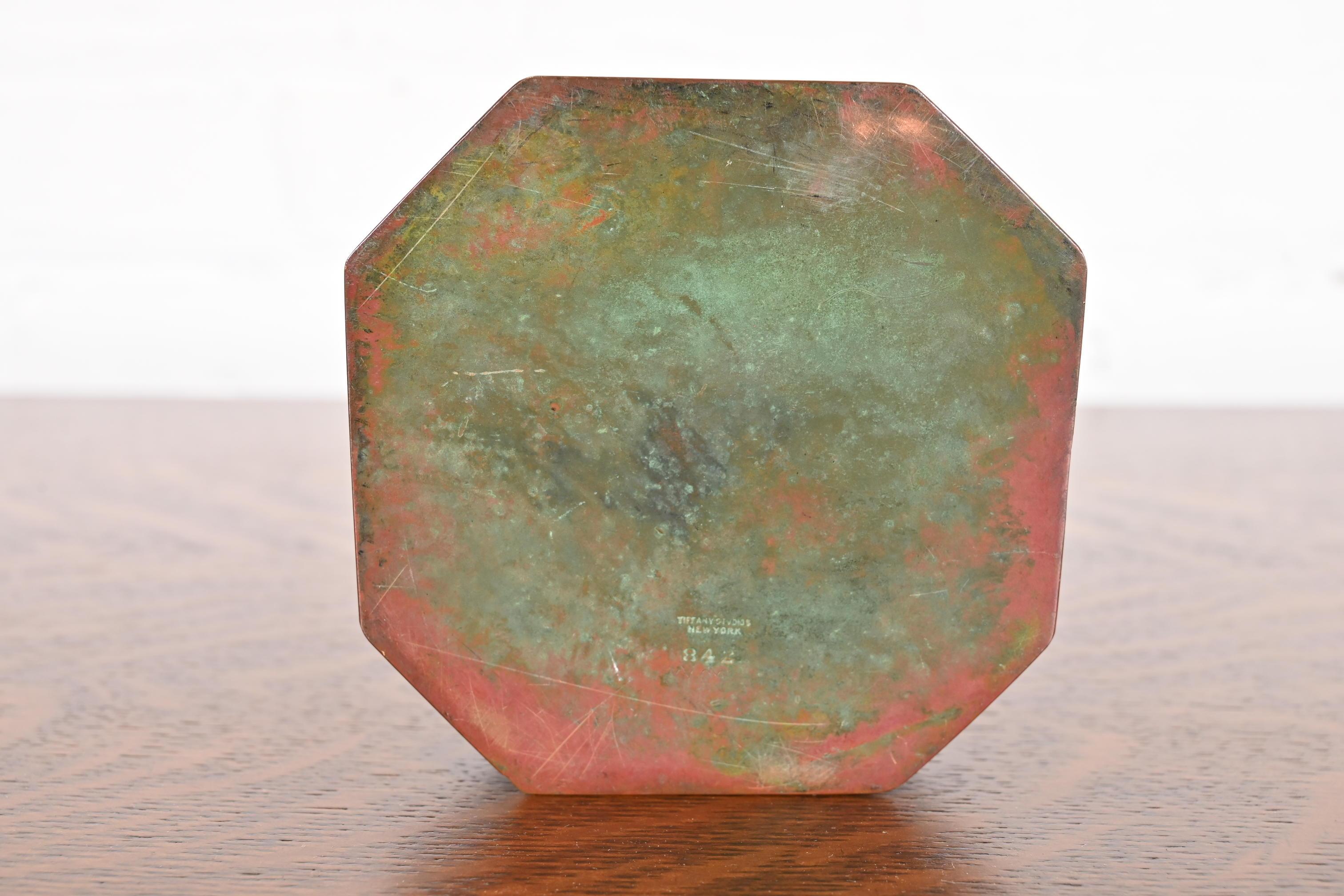 Calamaio in bronzo patinato Tiffany Studios New York Zodiac, 1910 circa in vendita 6