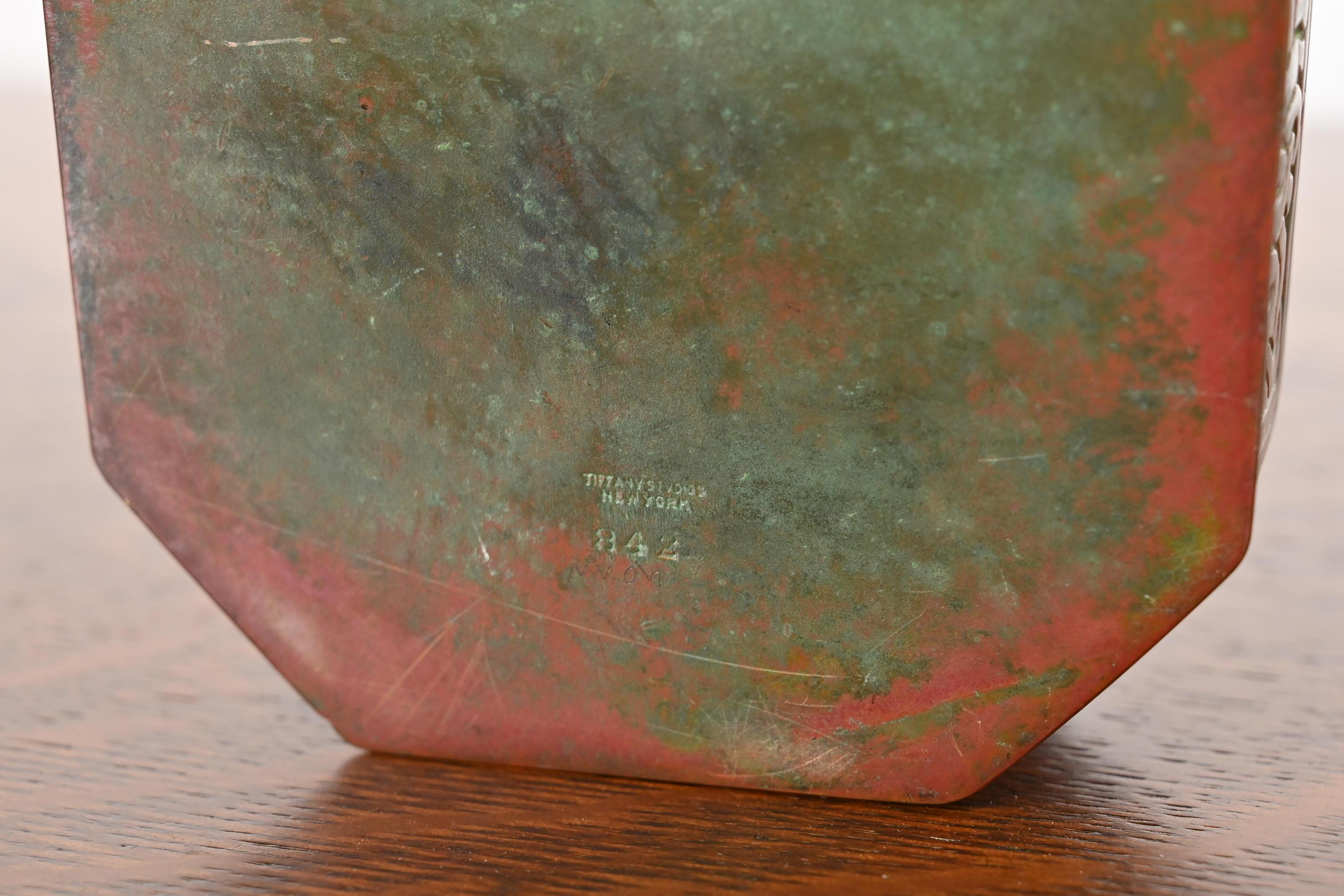 Calamaio in bronzo patinato Tiffany Studios New York Zodiac, 1910 circa in vendita 7