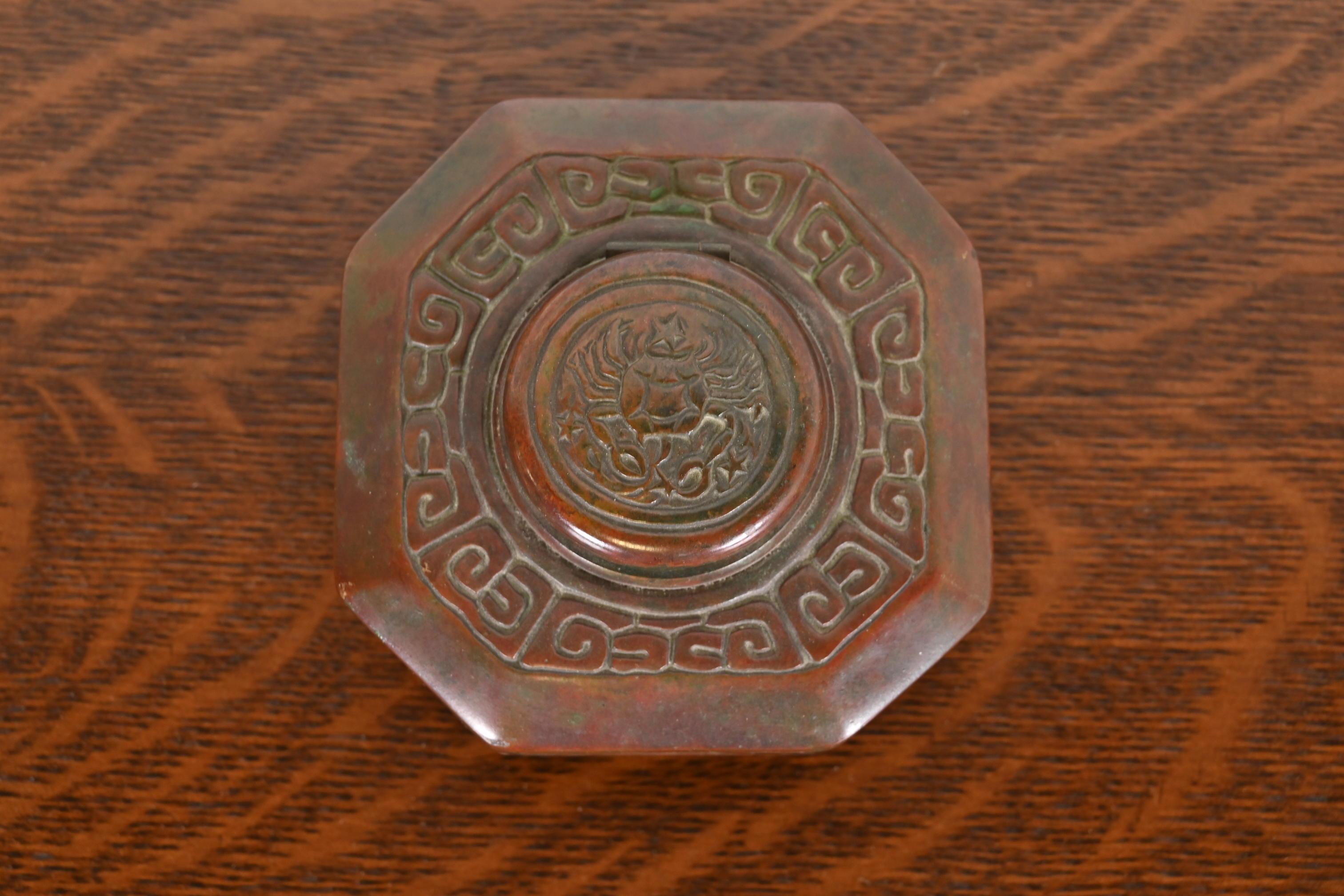 Bronzo Calamaio in bronzo patinato Tiffany Studios New York Zodiac, 1910 circa in vendita