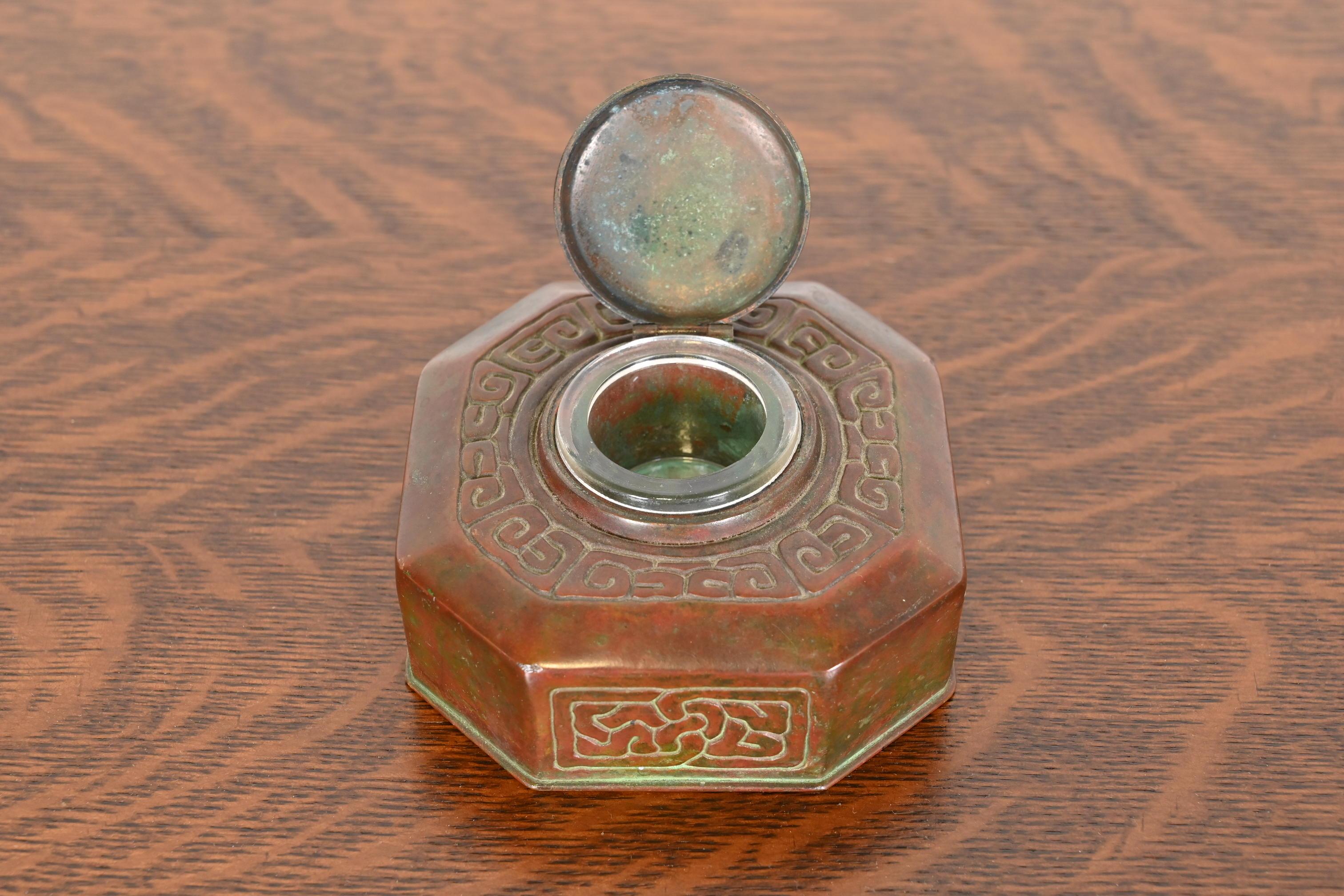Calamaio in bronzo patinato Tiffany Studios New York Zodiac, 1910 circa in vendita 1